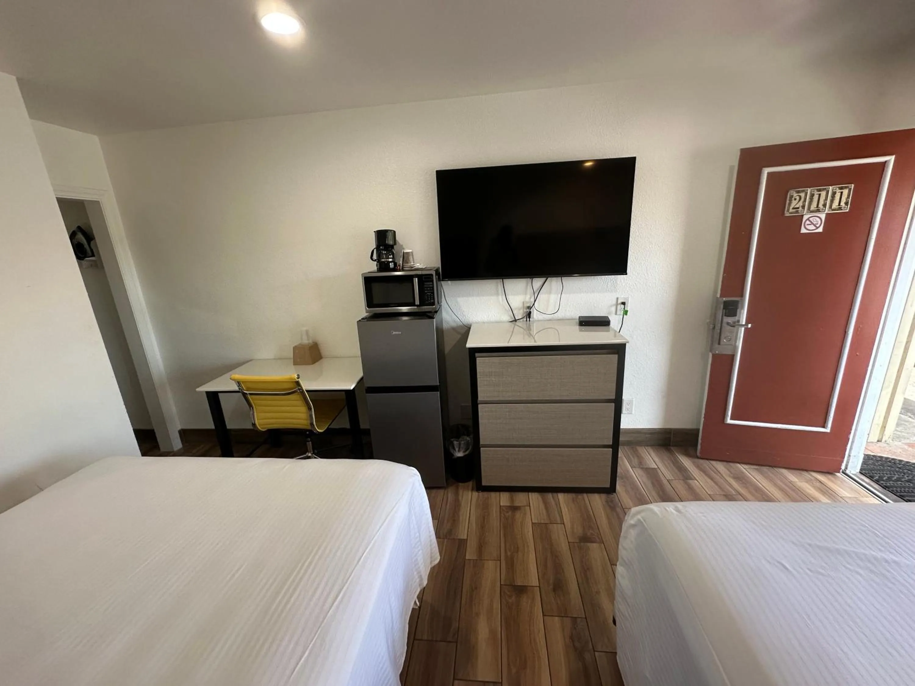 Bed in Town and Country Inn