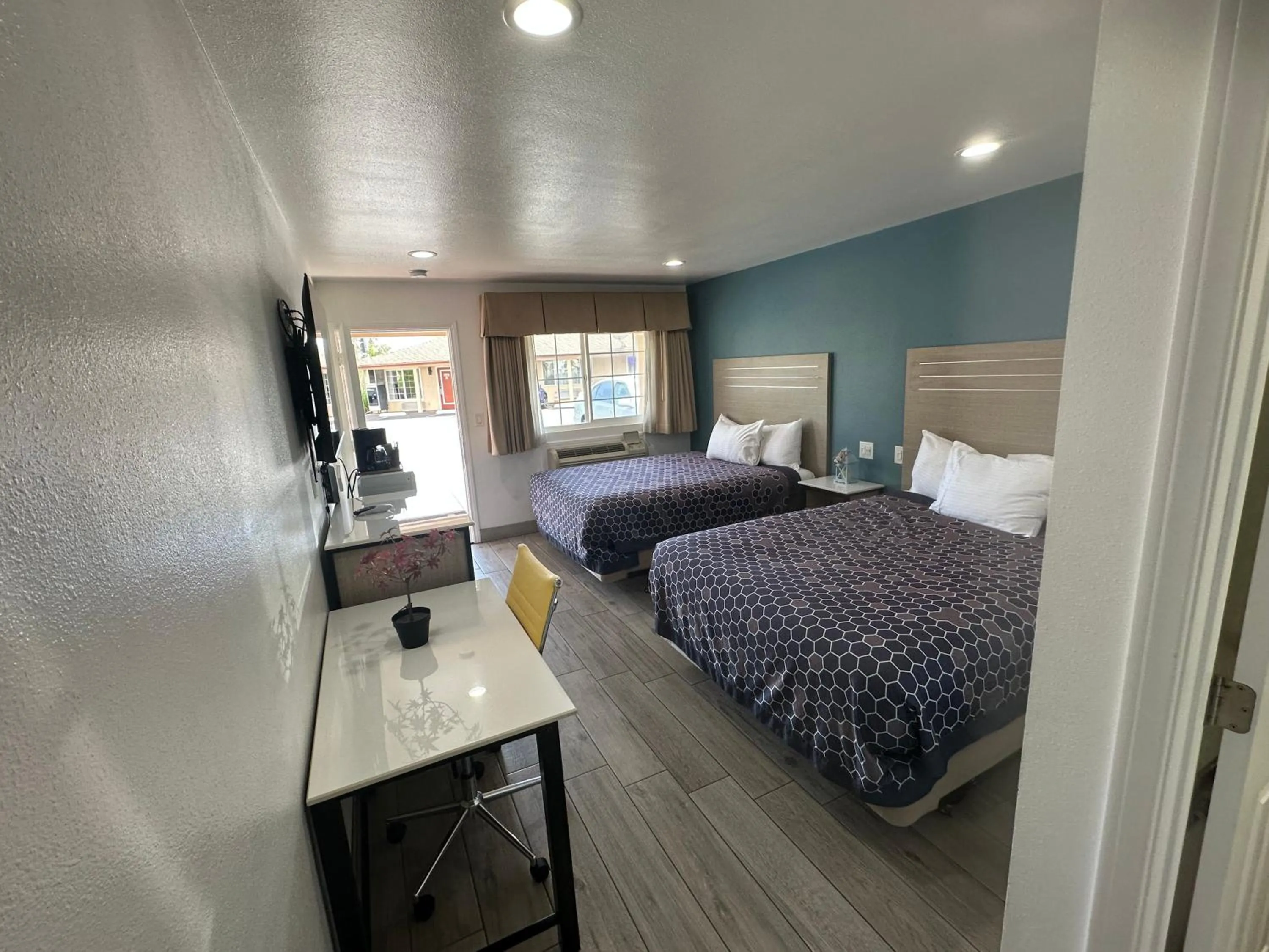 Bed in Town and Country Inn