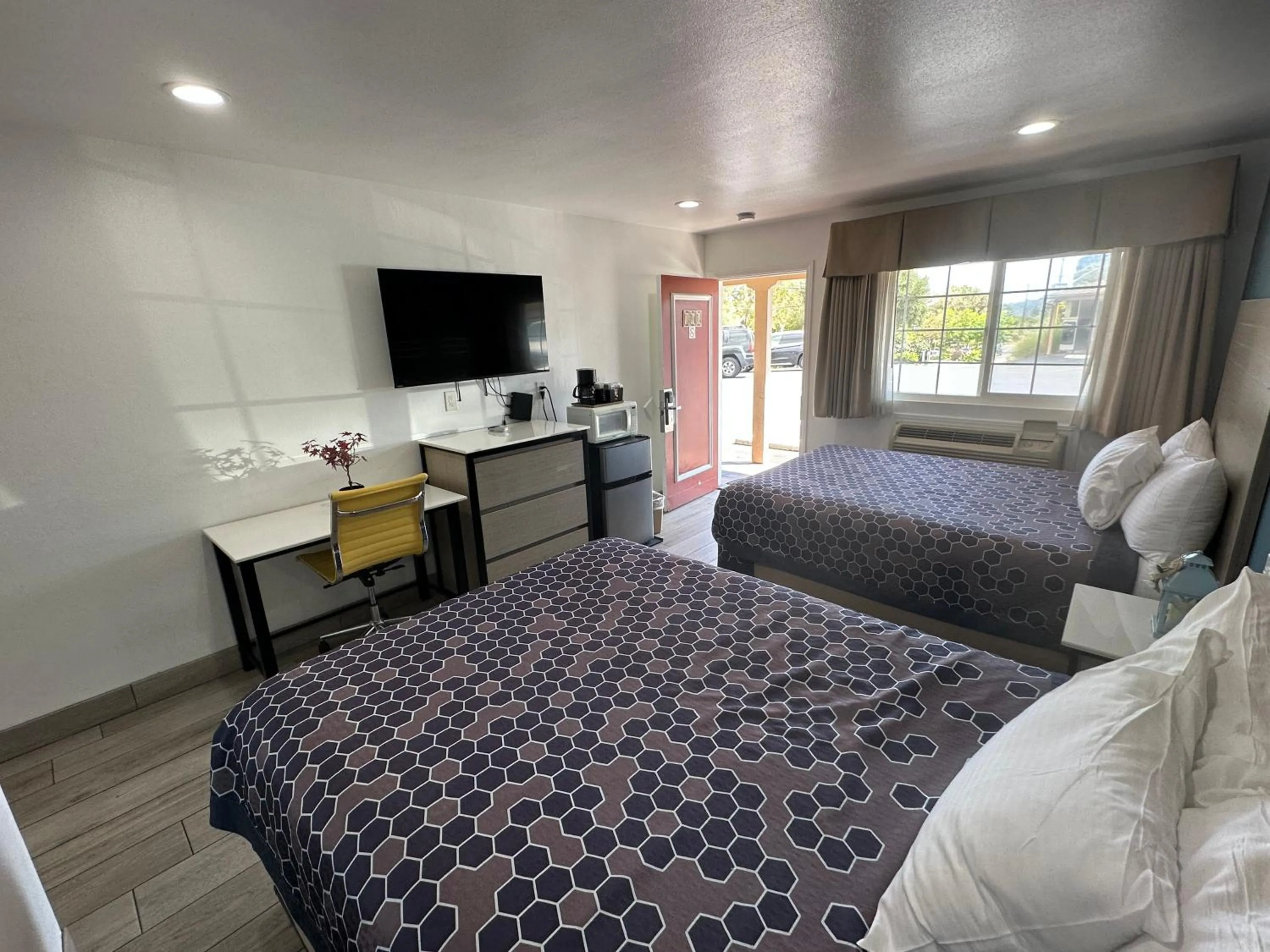 Bed in Town and Country Inn