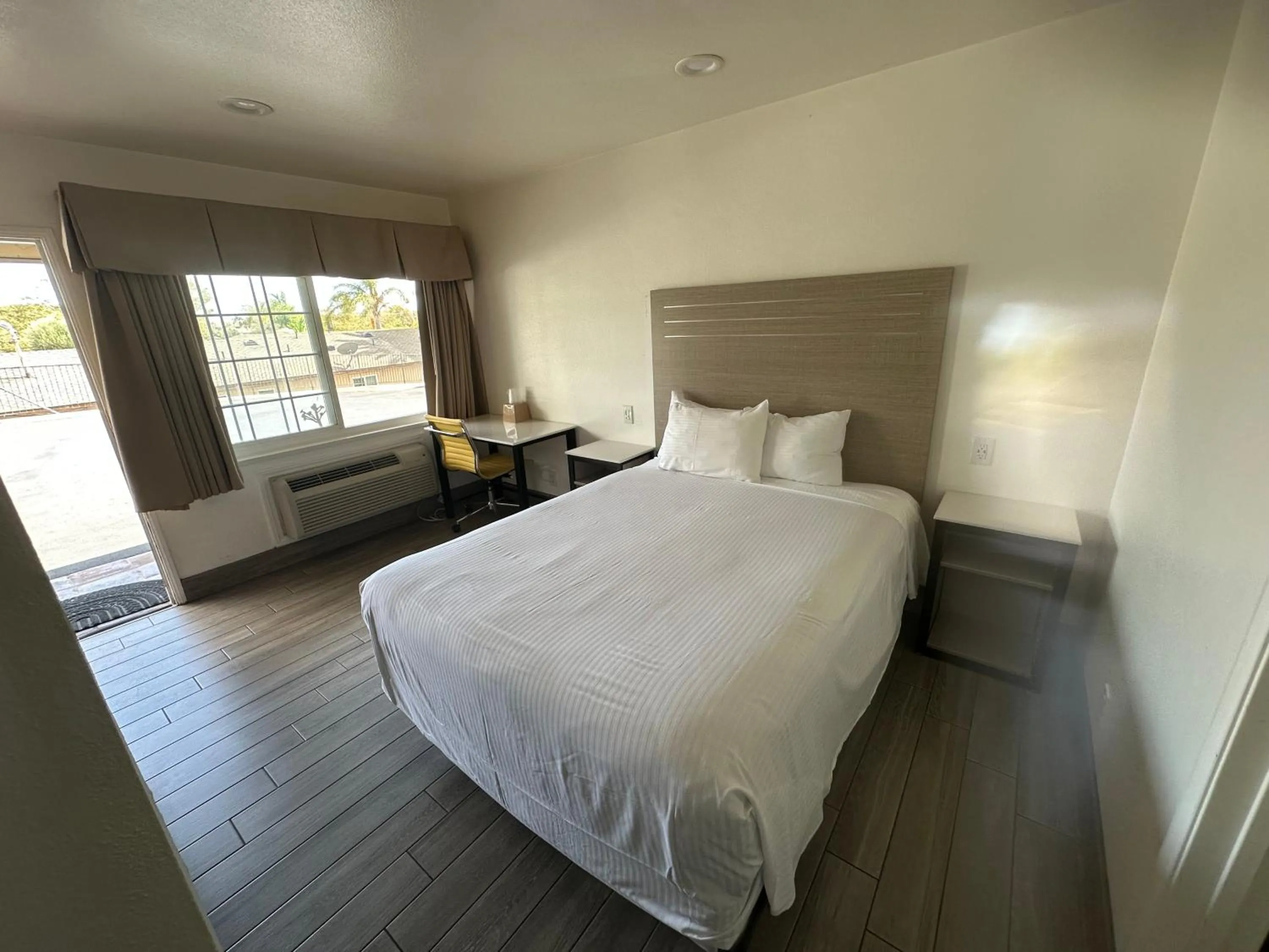 Bed in Town and Country Inn