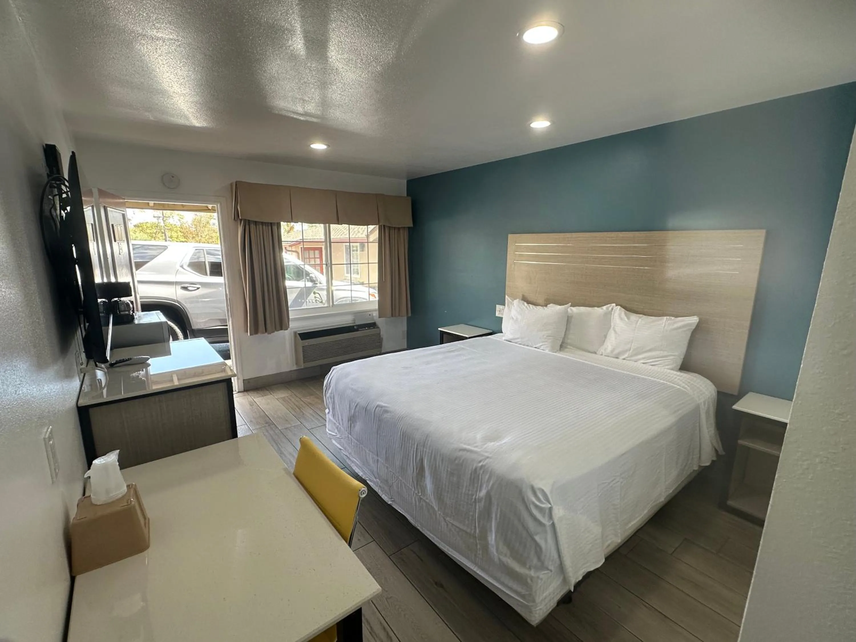 Bed in Town and Country Inn