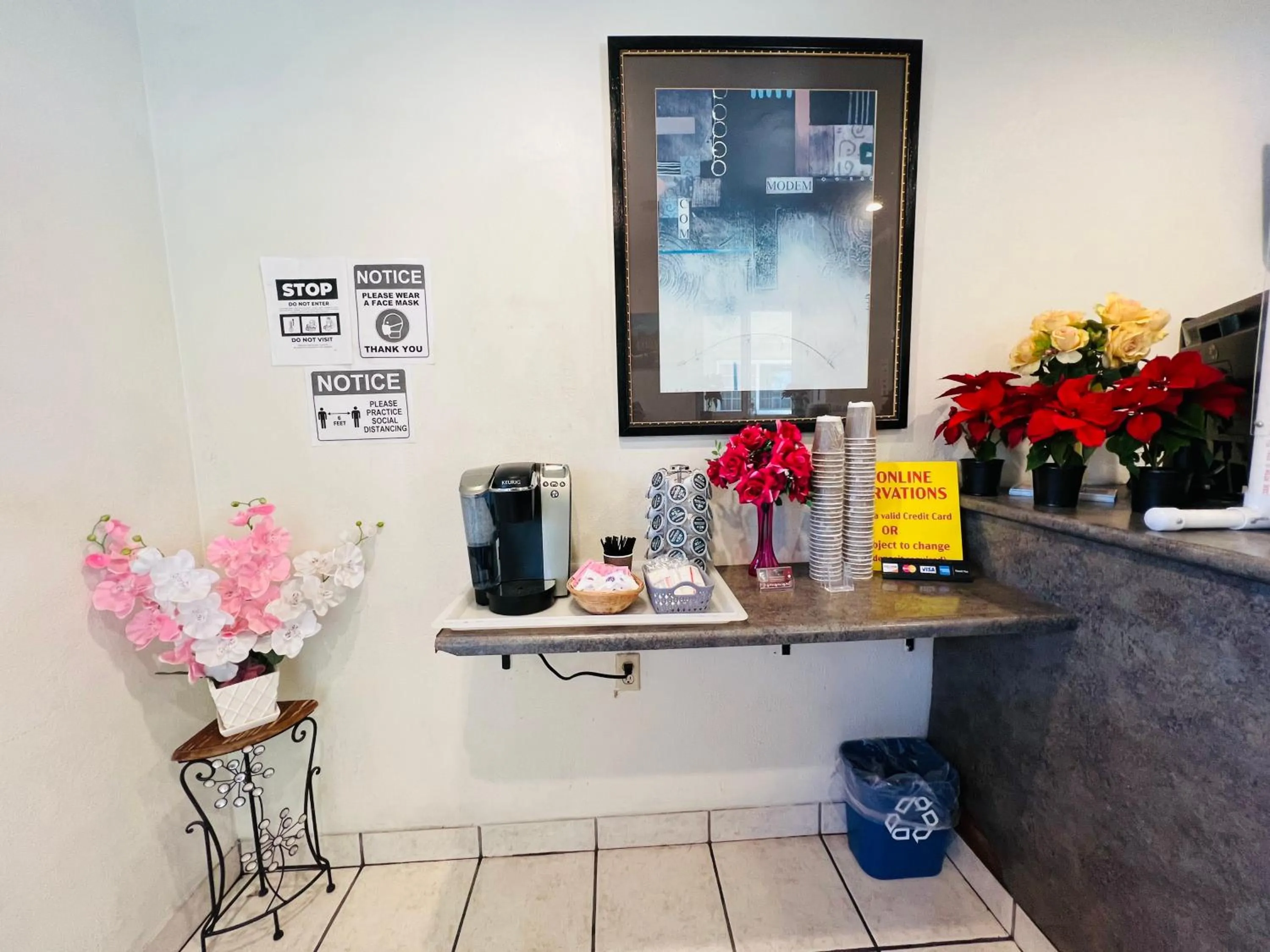 Coffee/tea facilities in Town and Country Inn