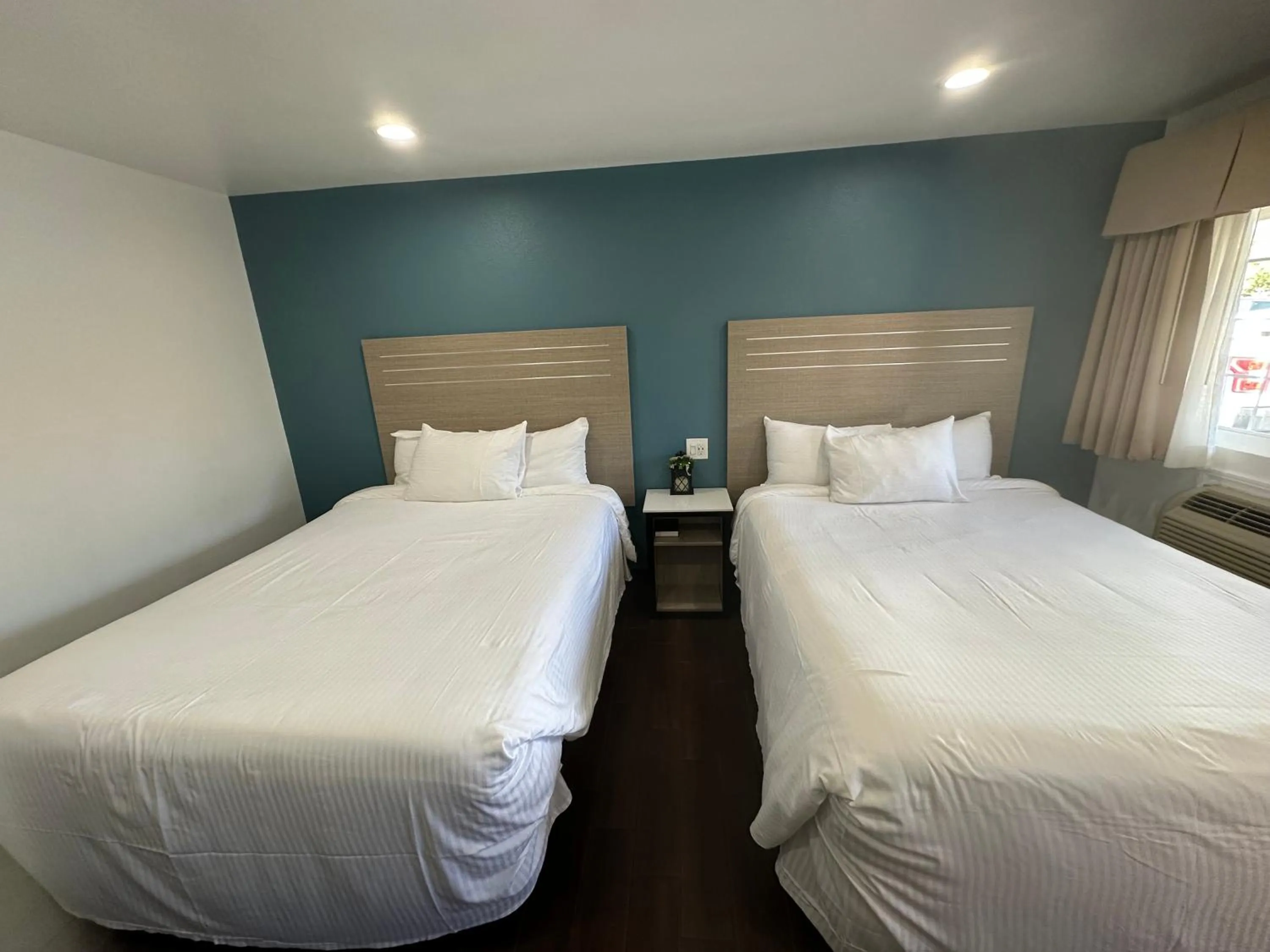 Bed in Town and Country Inn