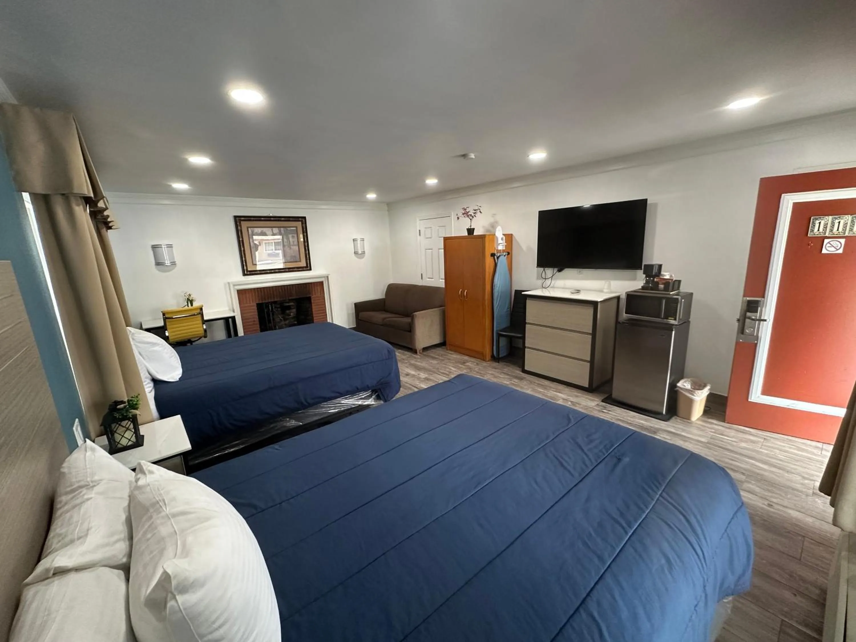 Bed in Town and Country Inn