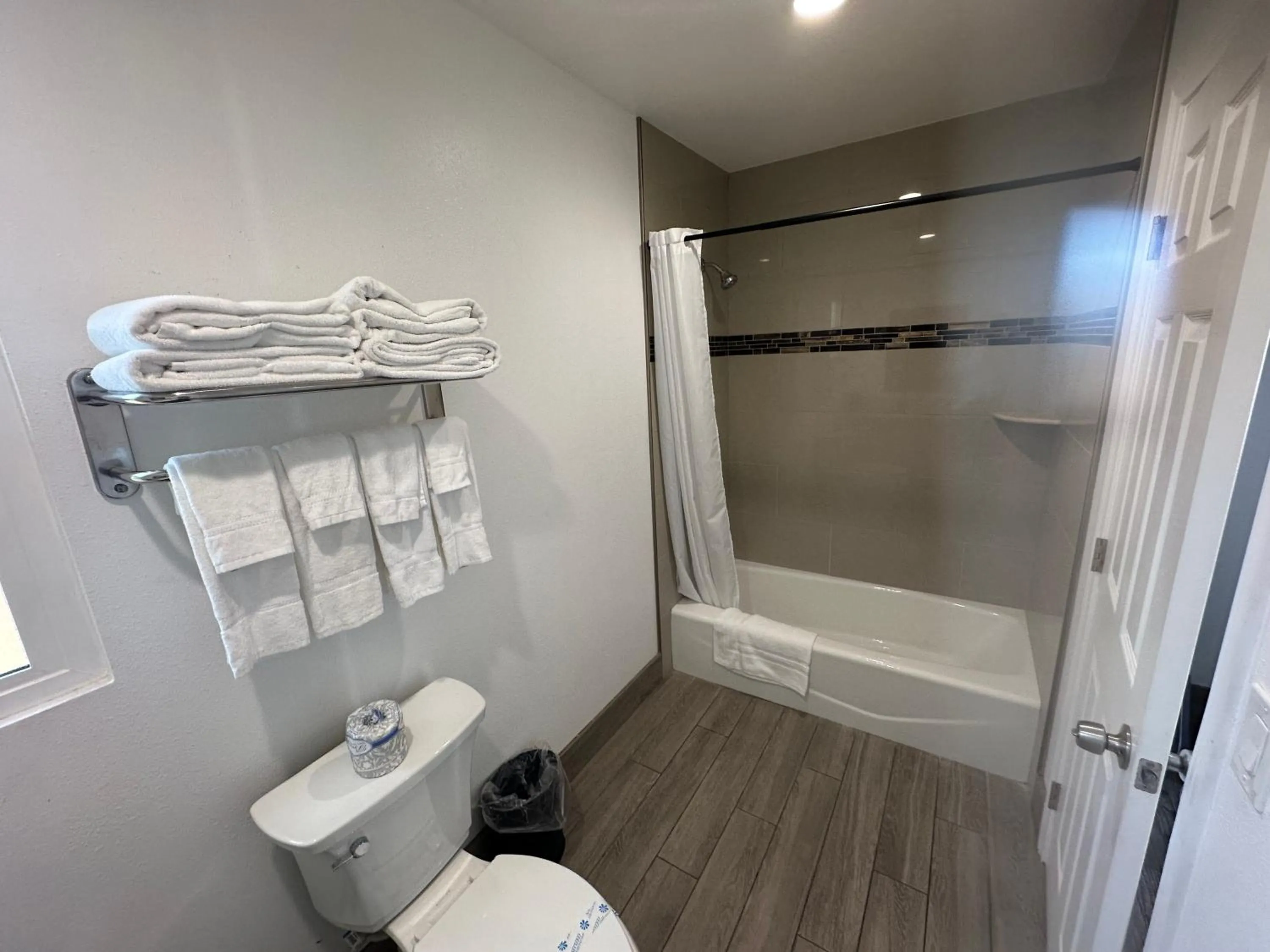 Town and Country Inn