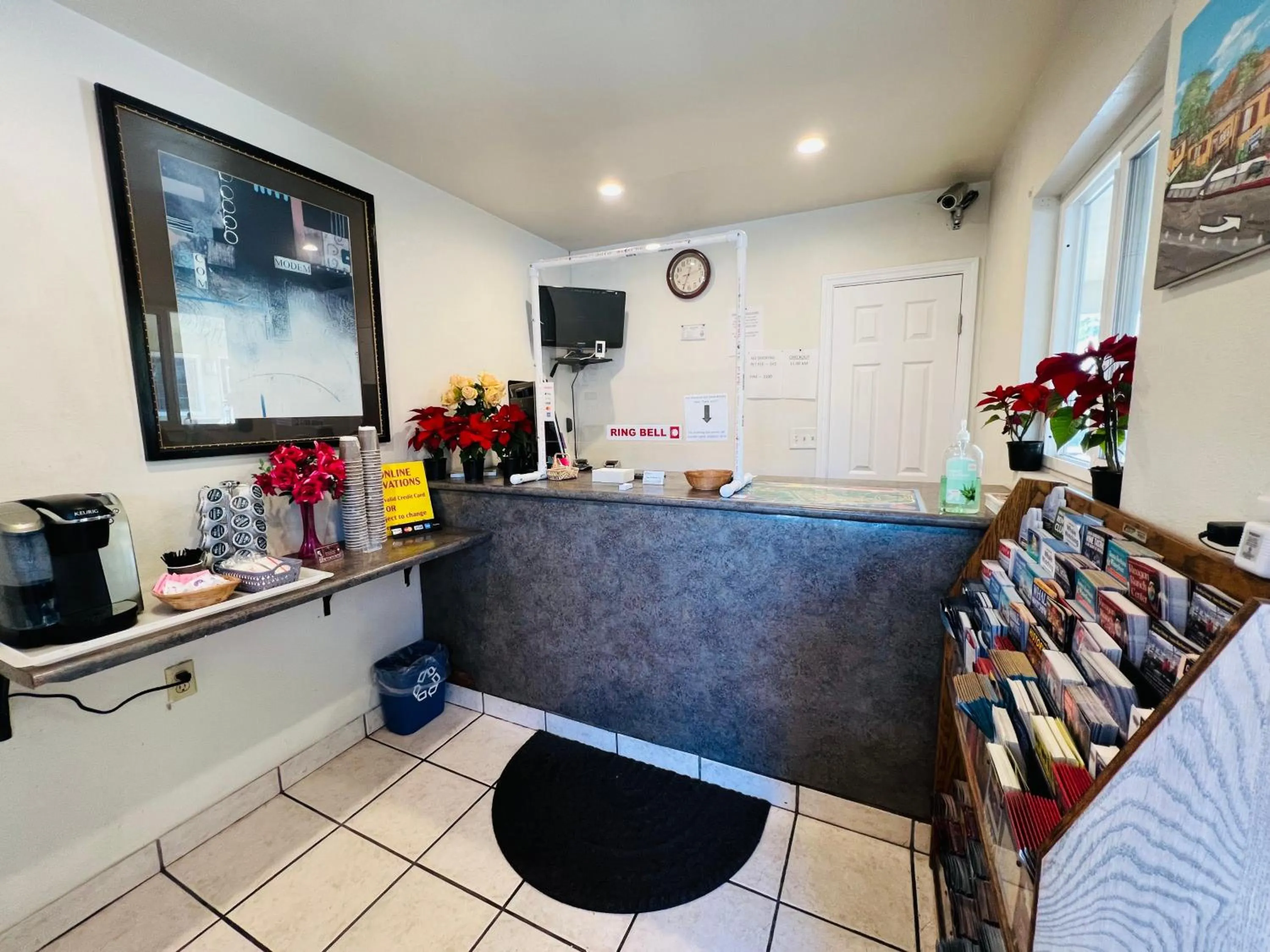 Lobby or reception in Town and Country Inn