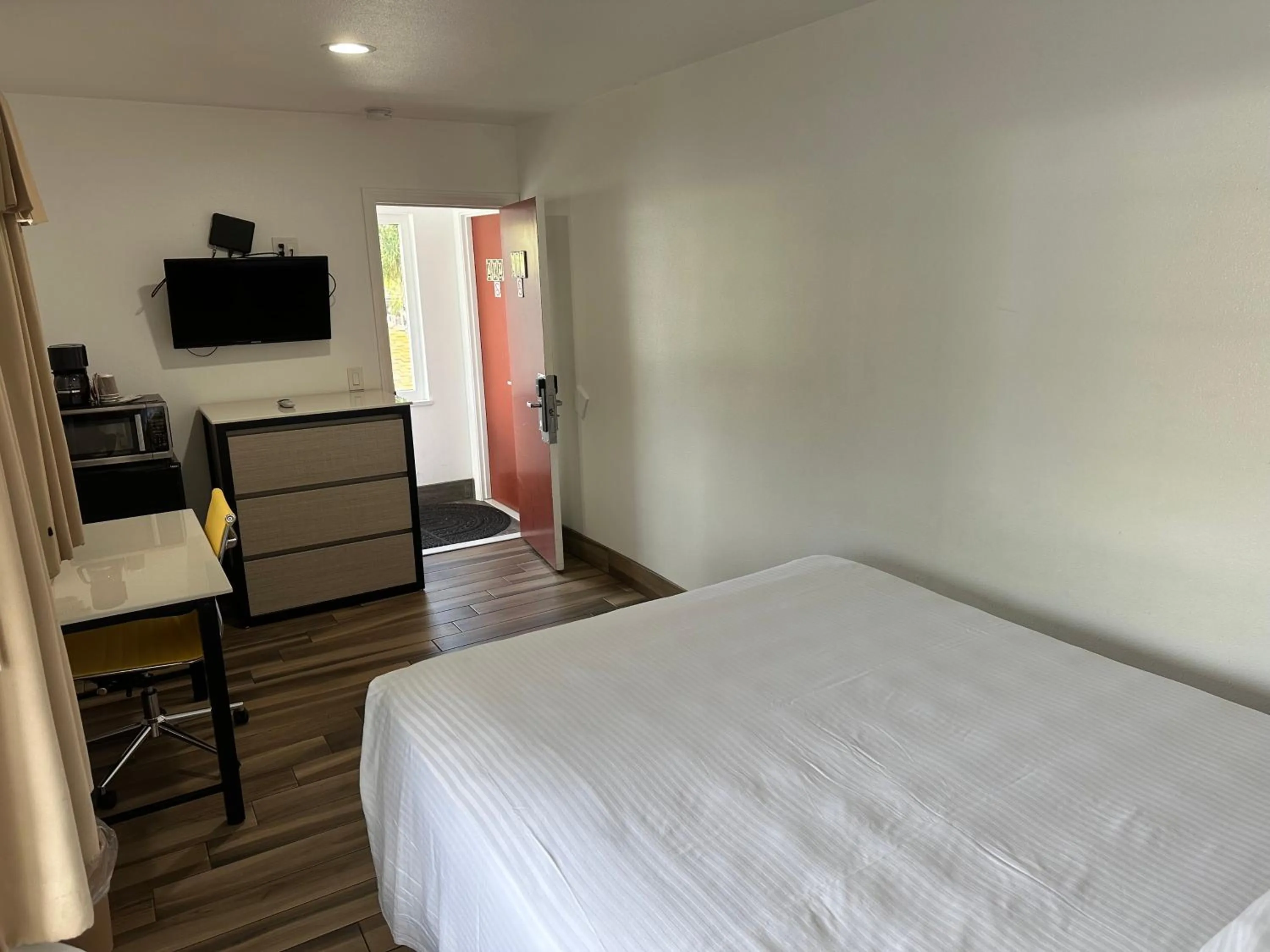 Bed in Town and Country Inn