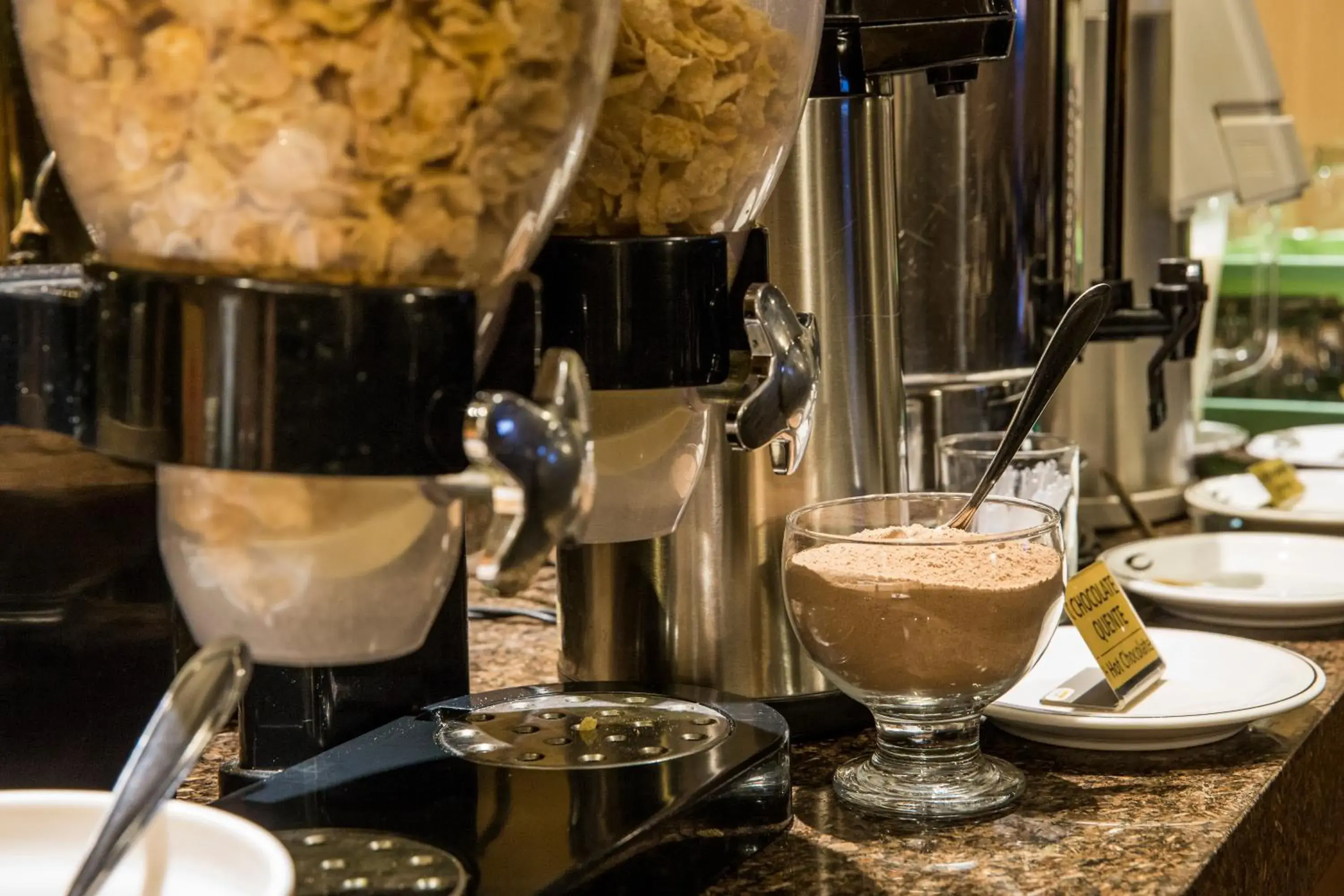 Restaurant/places to eat in Crystal Plaza Hotel Restaurant/places to eat in Crystal Plaza Hotel