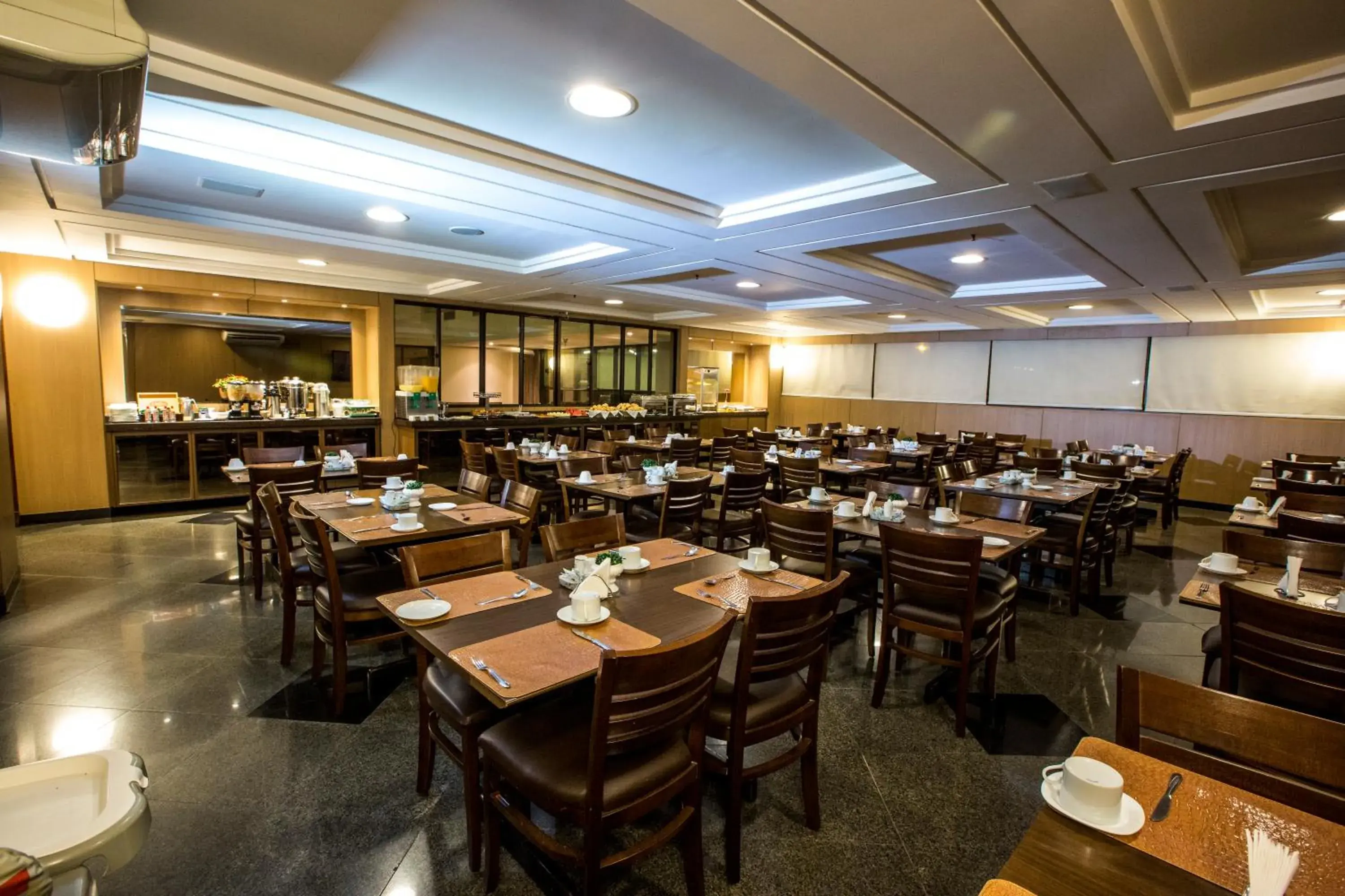 Restaurant/places to eat in Crystal Plaza Hotel Restaurant/places to eat in Crystal Plaza Hotel