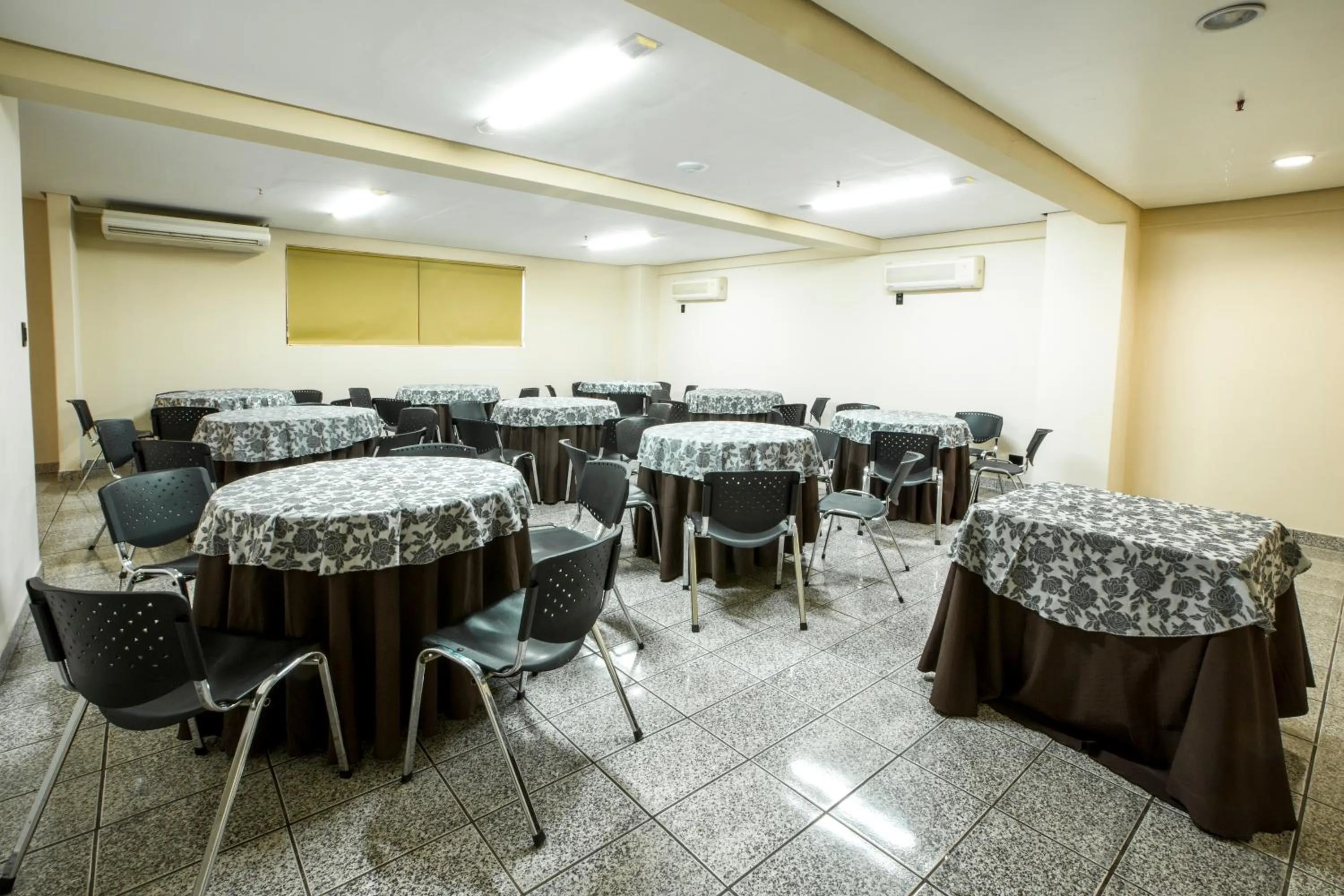 Business facilities in Crystal Plaza Hotel