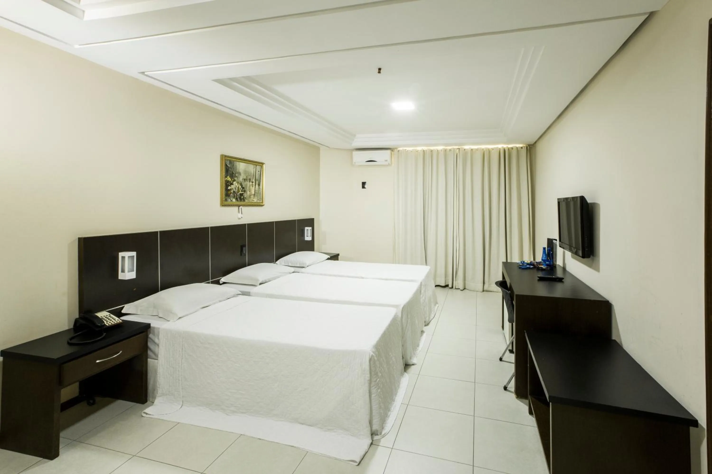 Bedroom, Bed in Crystal Plaza Hotel