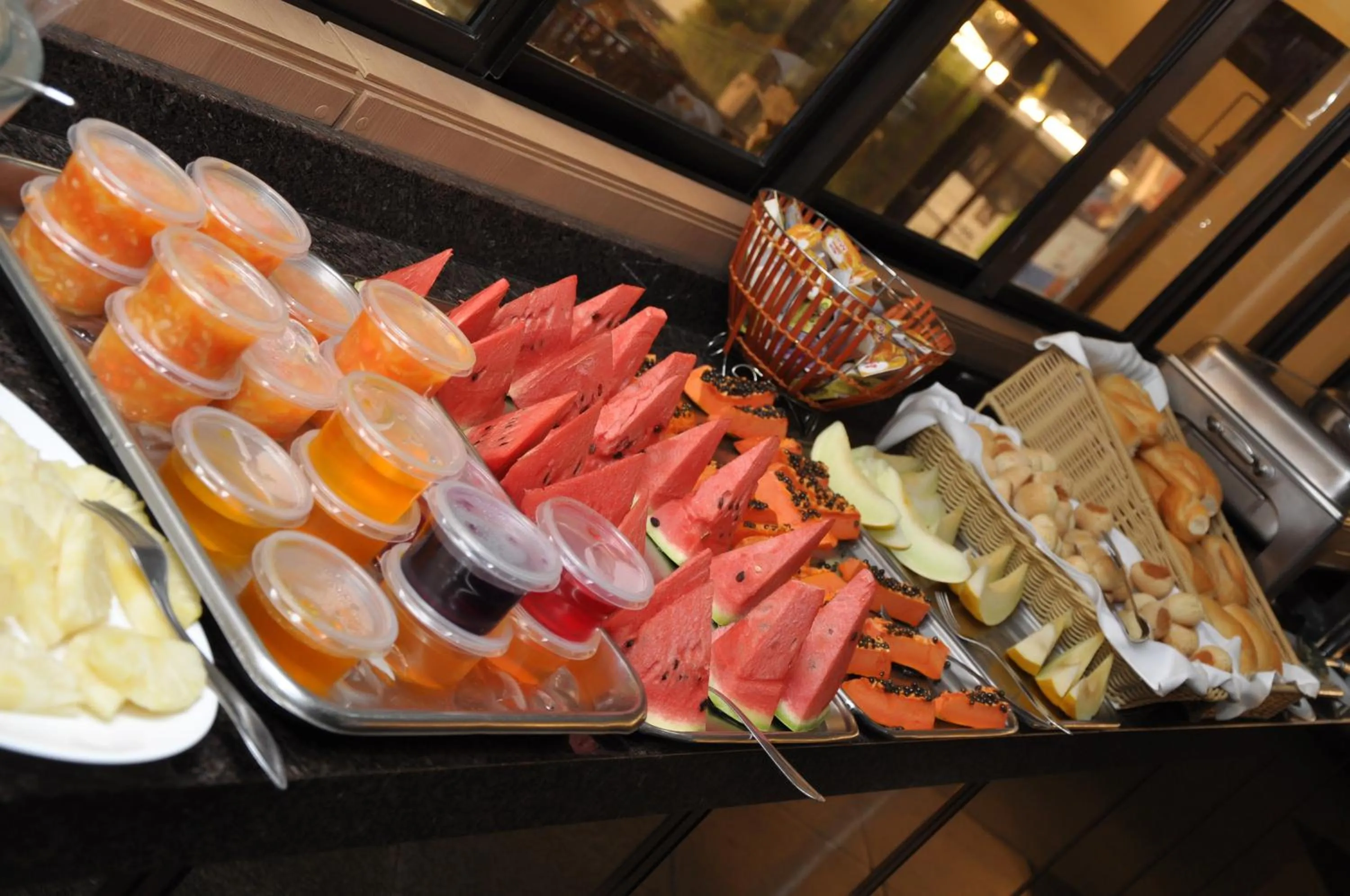 Restaurant/places to eat in Crystal Plaza Hotel