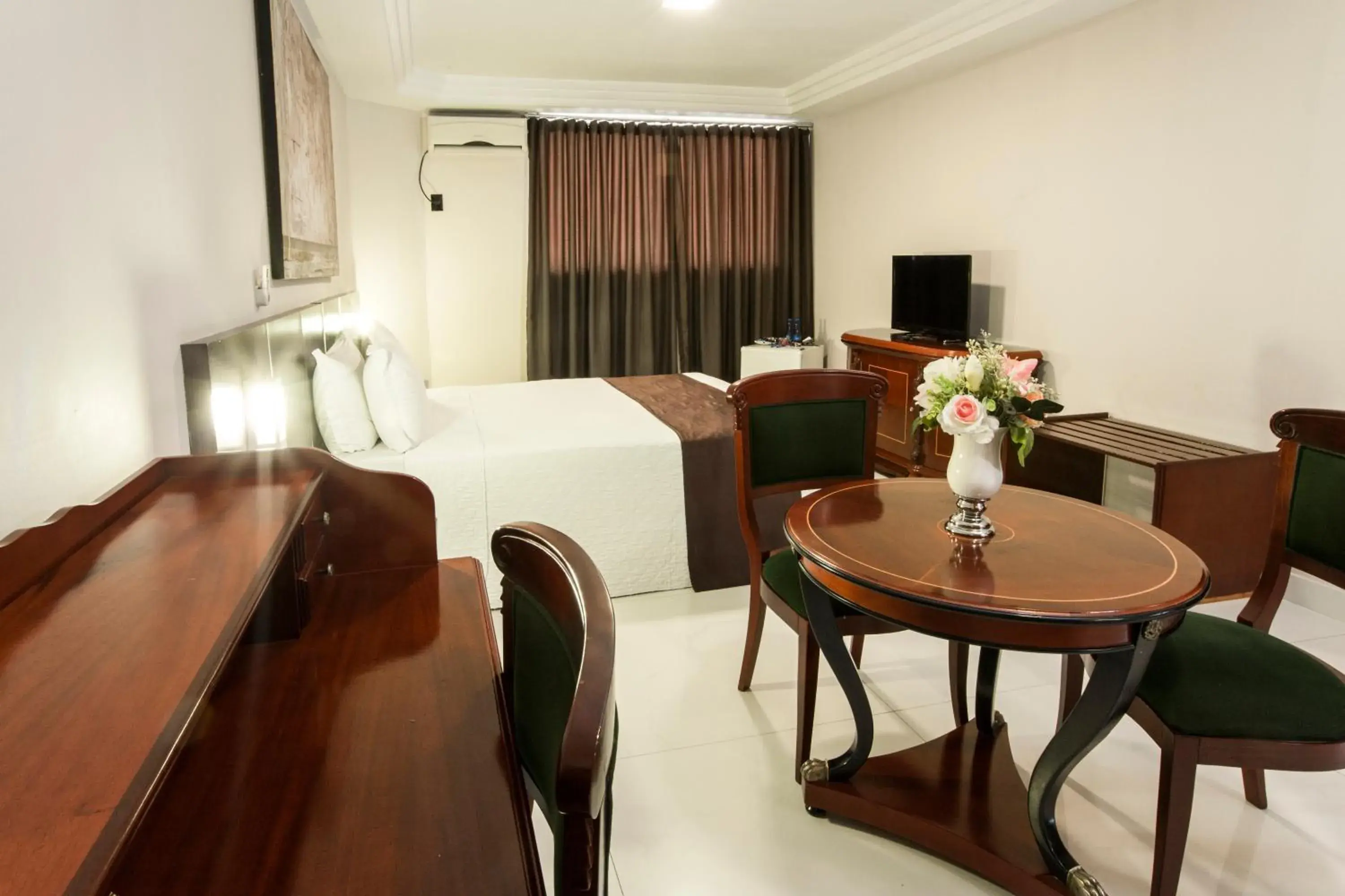 Bedroom in Crystal Plaza Hotel Bedroom in Crystal Plaza Hotel