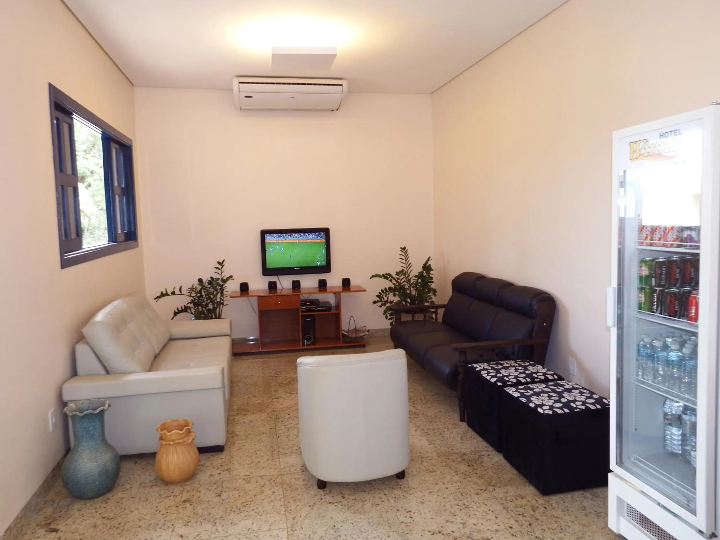 Communal lounge/ TV room in Hotel Winner