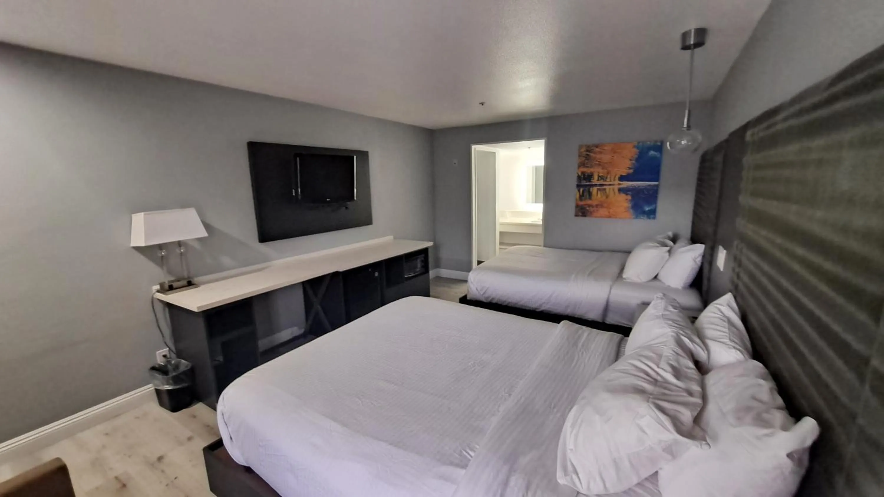 Photo of the whole room, Bed in Clarion Pointe El Cajon San Diego East