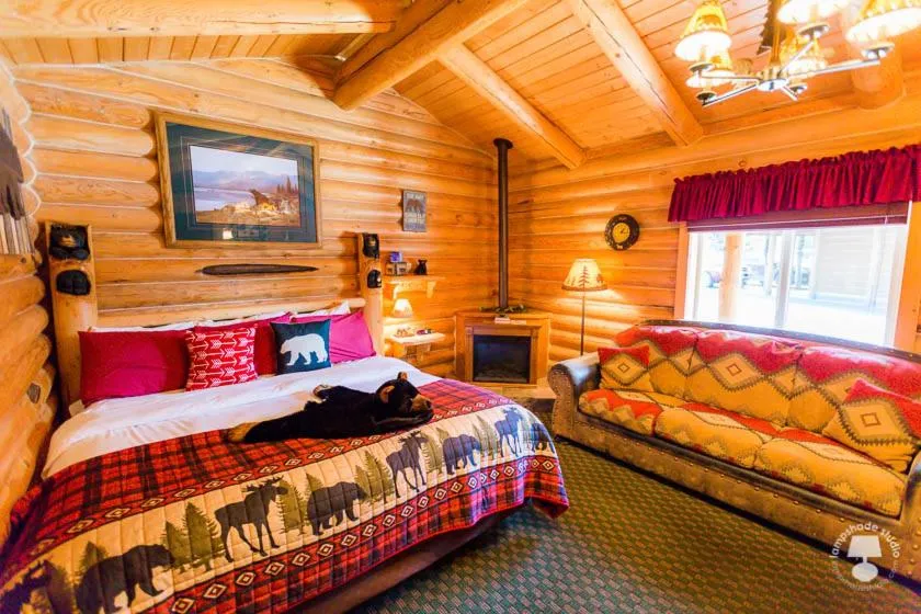 Bed in Cabin Creek Inn