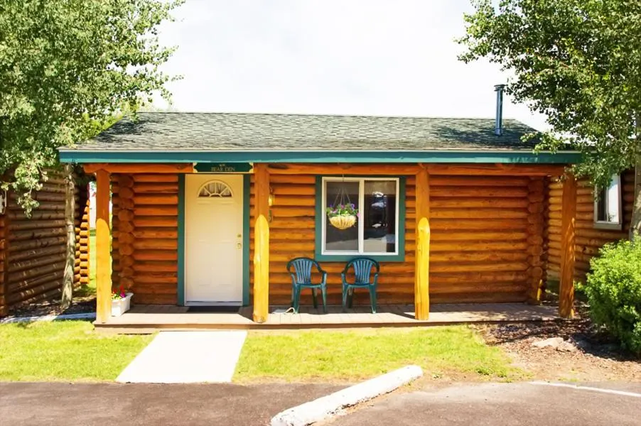 Property building in Cabin Creek Inn