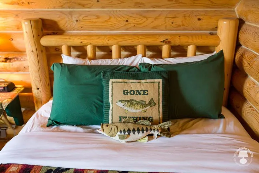 Decorative detail, Bed in Cabin Creek Inn