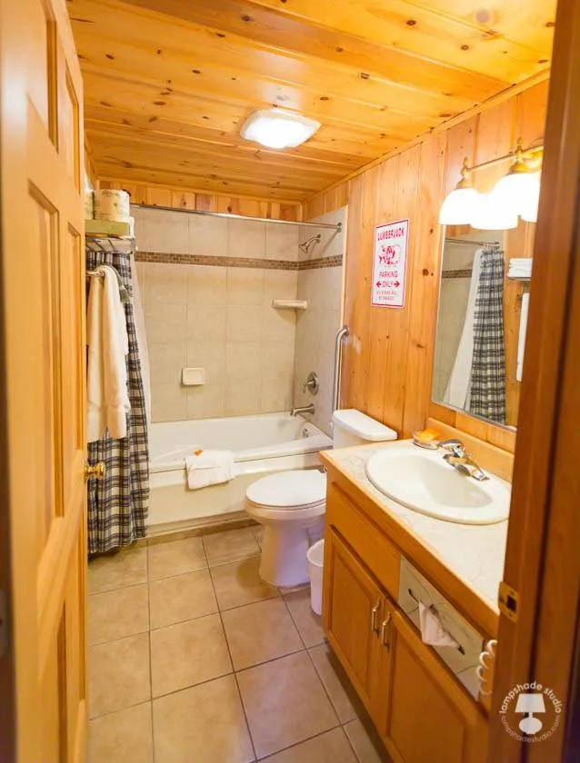 Bathroom in Cabin Creek Inn