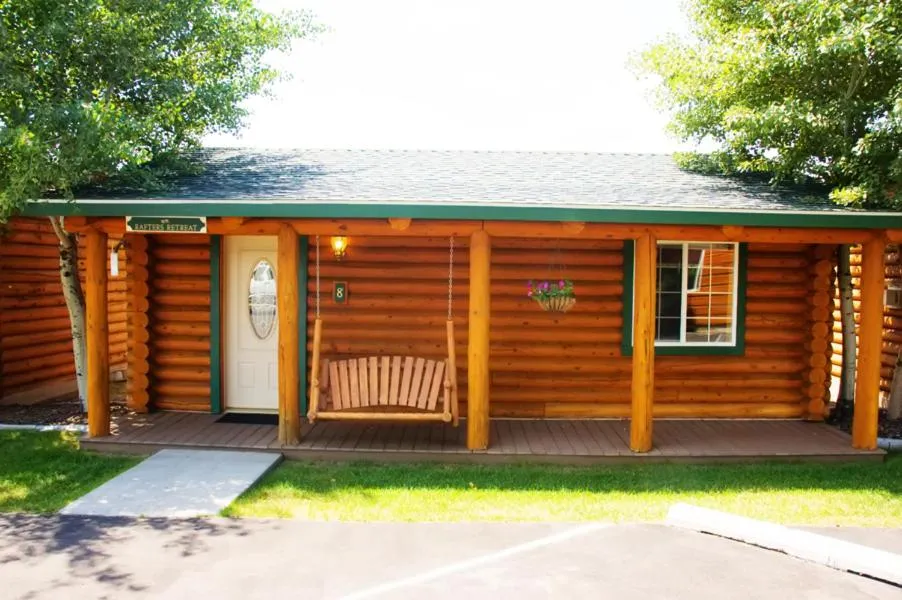 Property building in Cabin Creek Inn