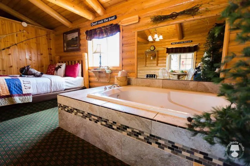 Photo of the whole room, Bed in Cabin Creek Inn