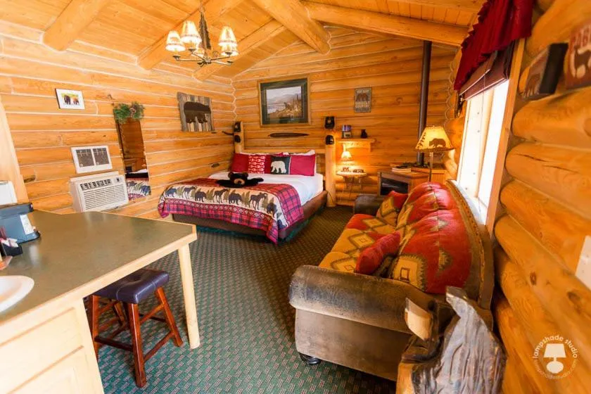 Photo of the whole room, Bed in Cabin Creek Inn