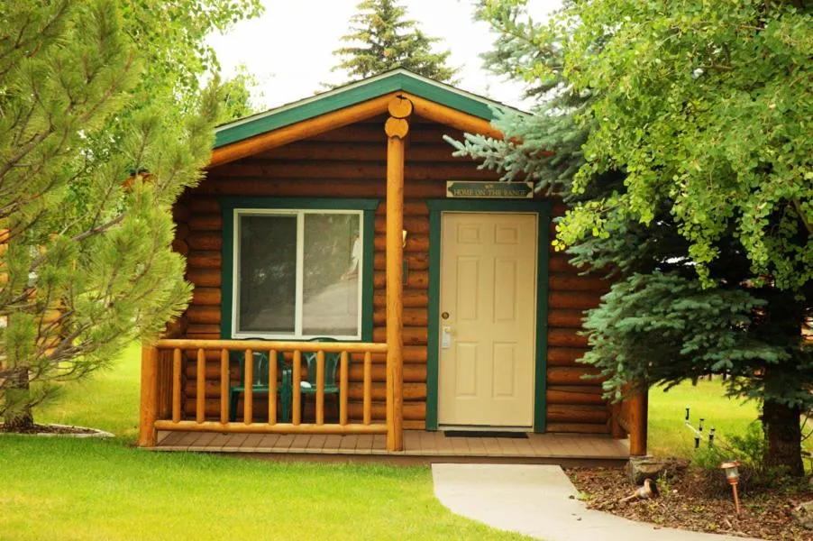 Property building in Cabin Creek Inn
