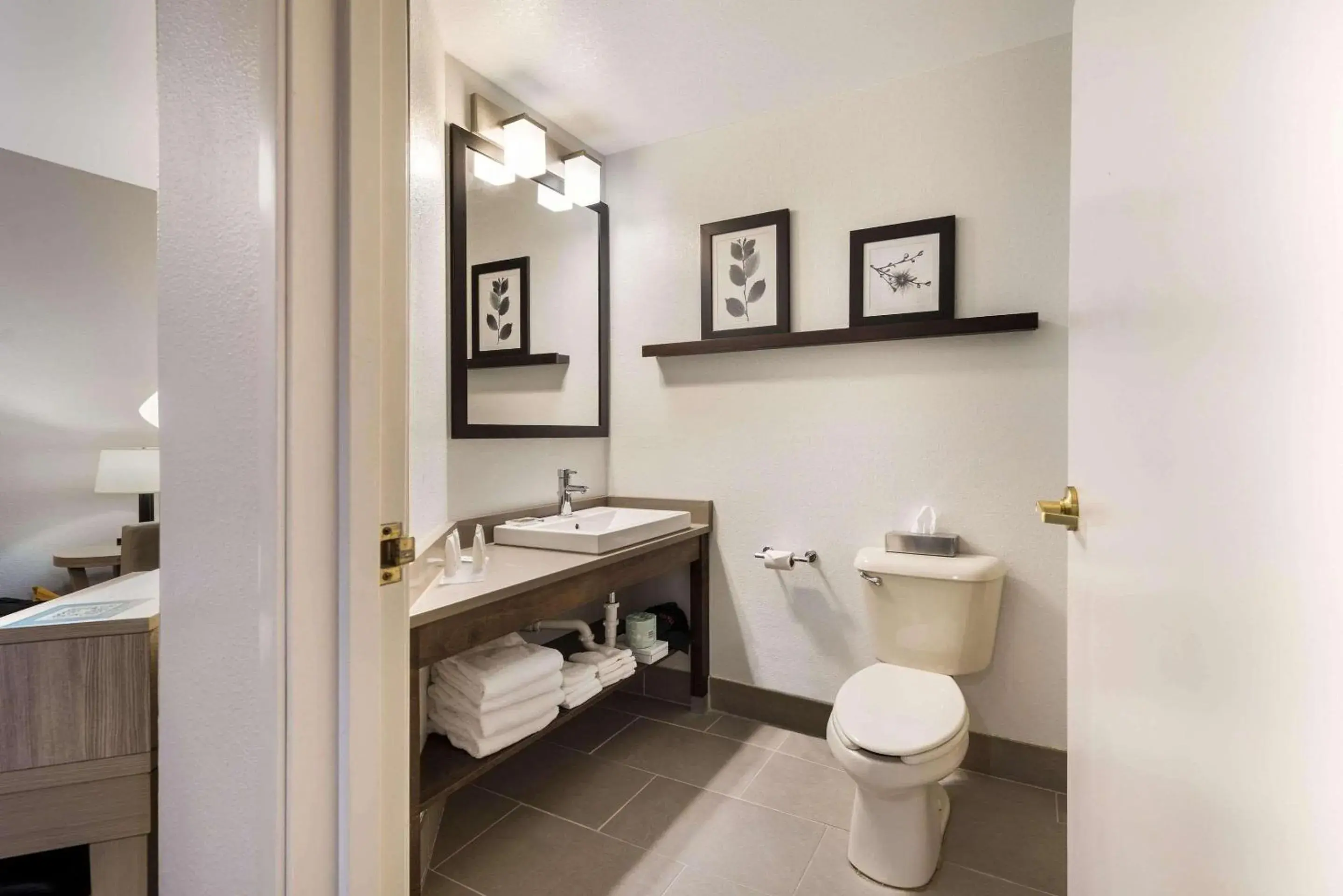 Bedroom in Country Inn & Suites by Radisson, Freeport, IL Bedroom in Country Inn & Suites by Radisson, Freeport, IL