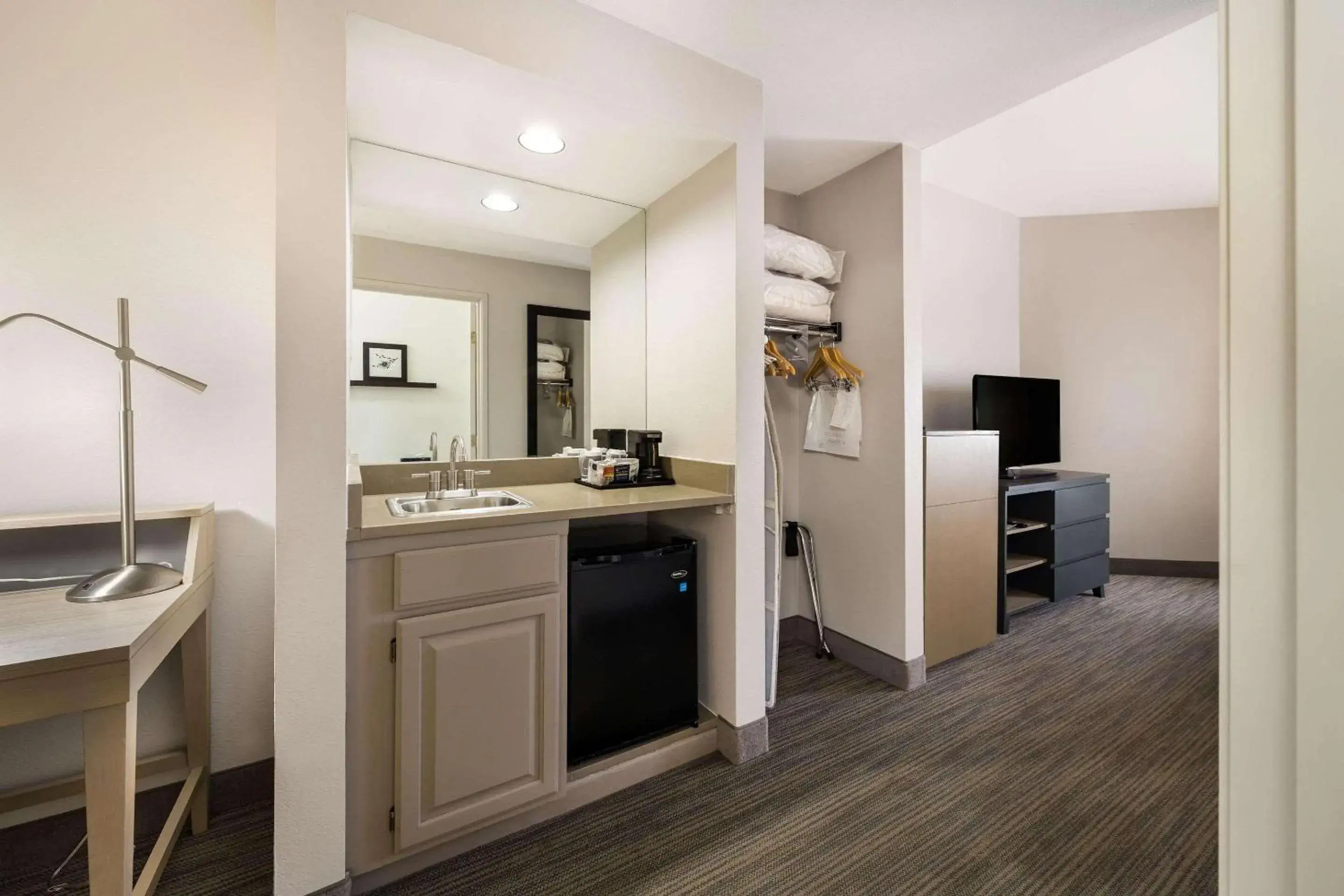 Bedroom in Country Inn & Suites by Radisson, Freeport, IL Bedroom in Country Inn & Suites by Radisson, Freeport, IL