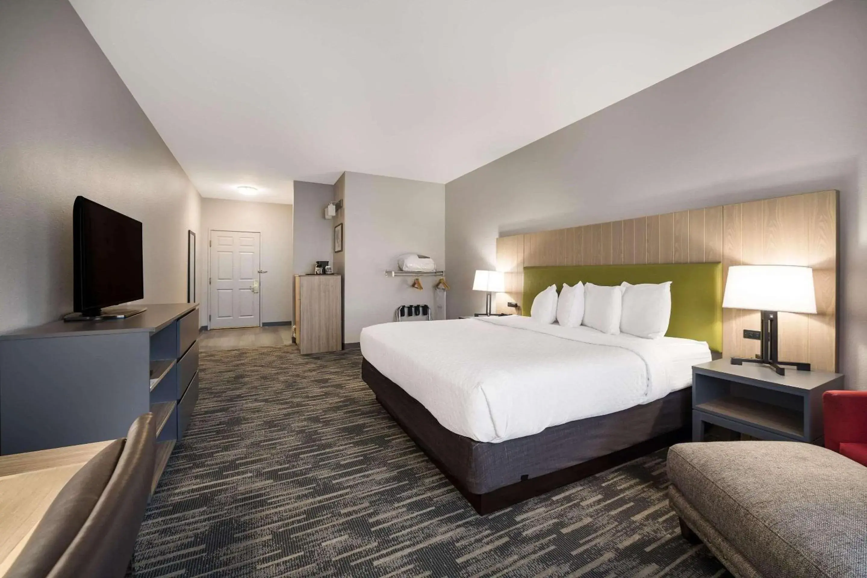 Bedroom, Bed in Country Inn & Suites by Radisson, Freeport, IL Bedroom, Bed in Country Inn & Suites by Radisson, Freeport, IL