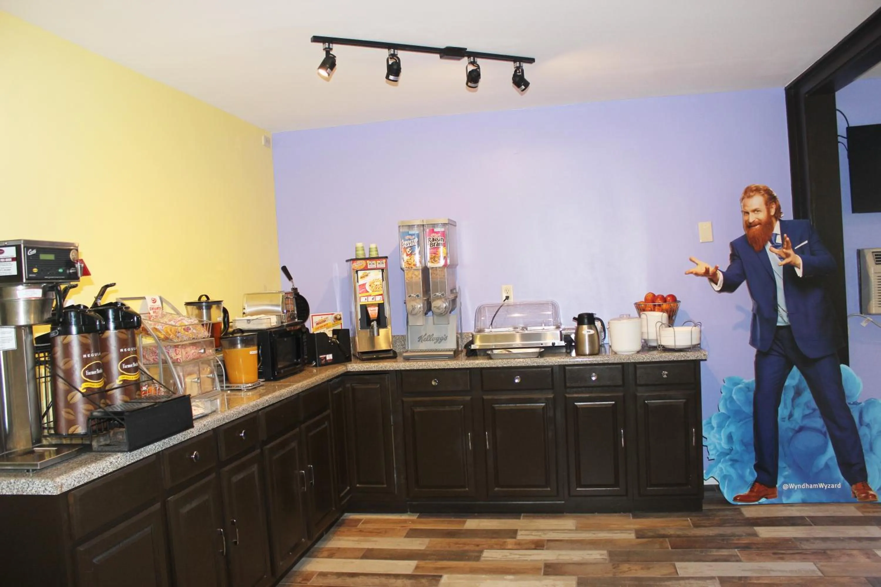 Food and drinks in Super 8 by Wyndham Tuscaloosa