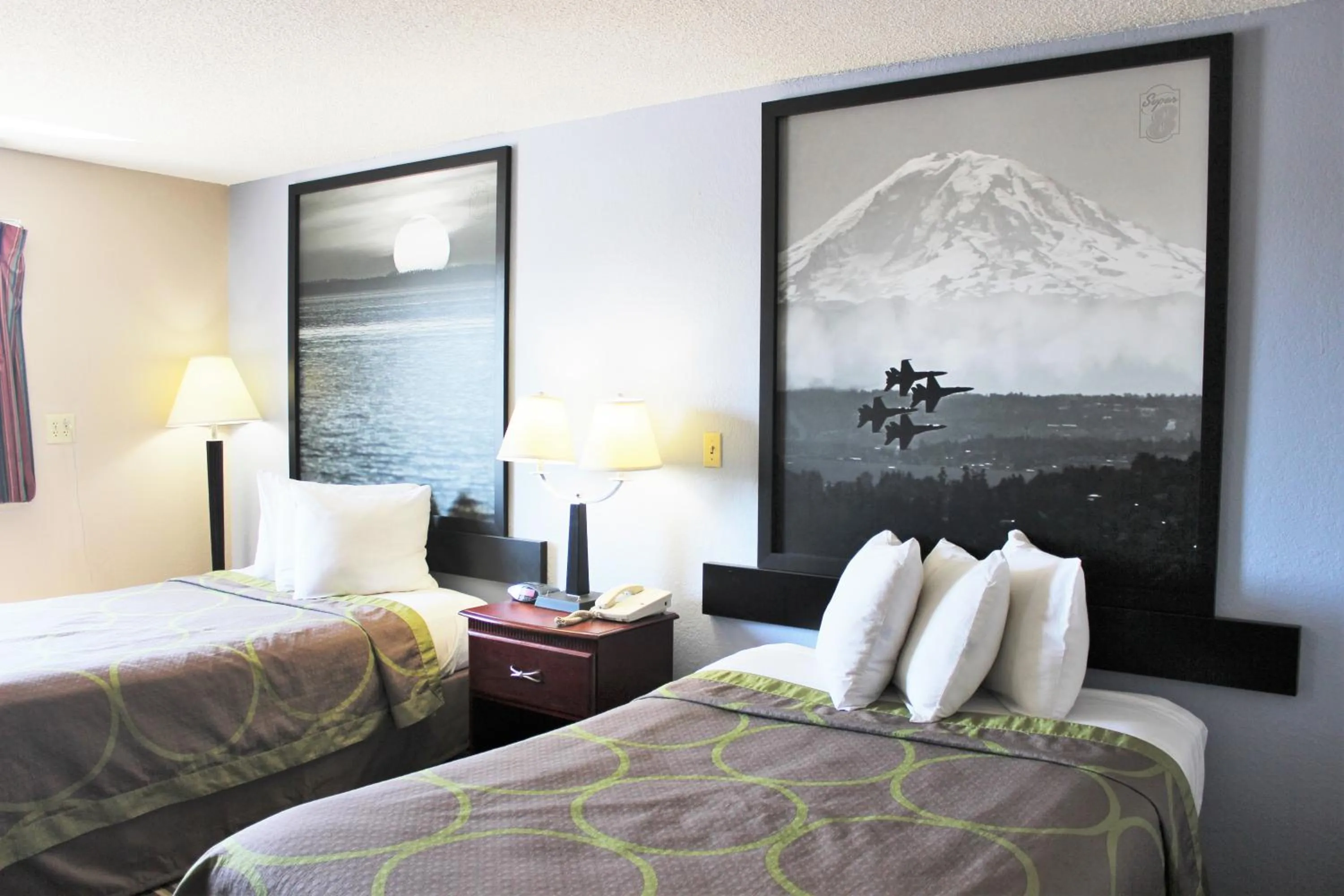 Bedroom, Bed in Super 8 by Wyndham Tuscaloosa