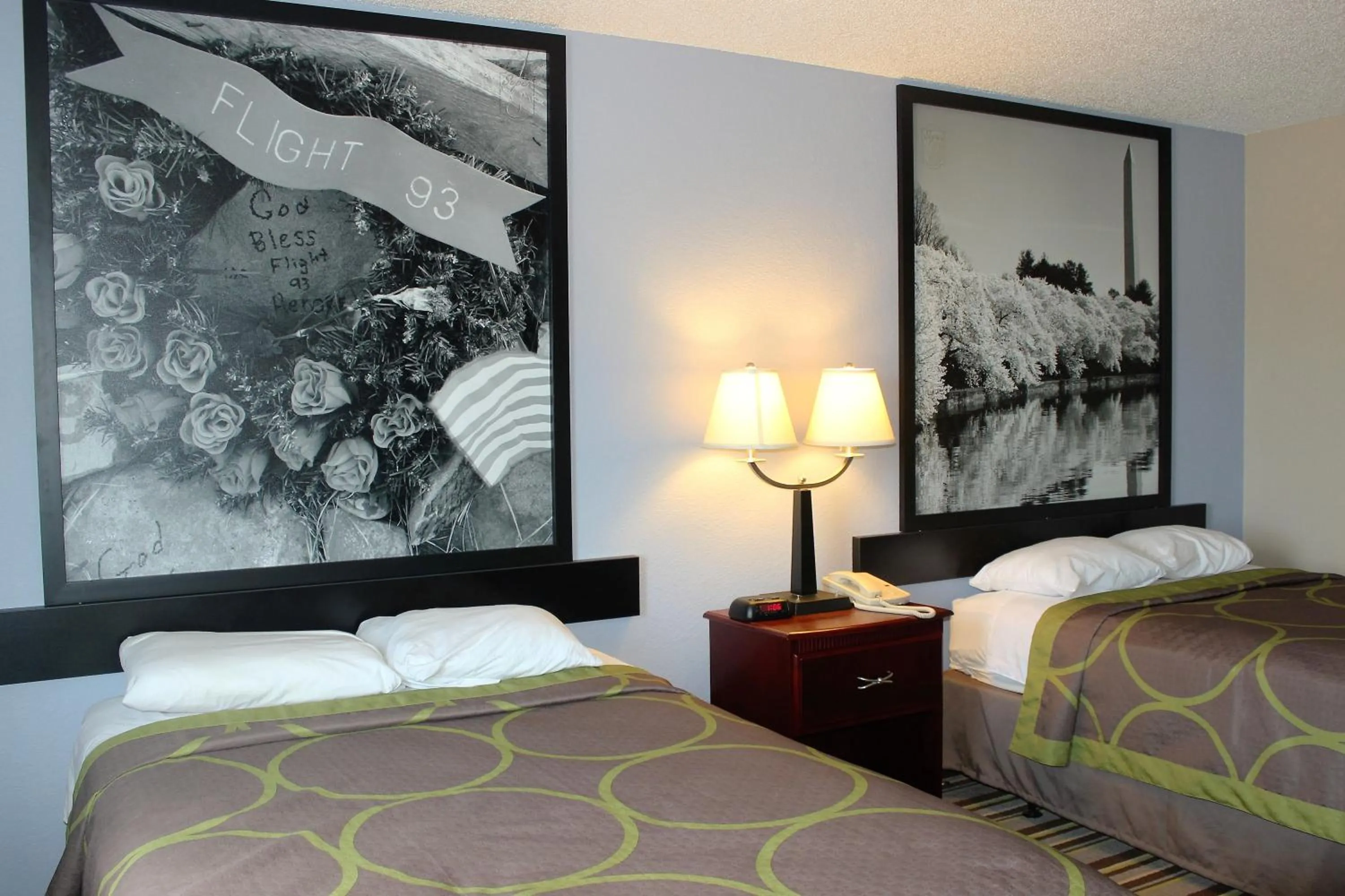 Bedroom, Bed in Super 8 by Wyndham Tuscaloosa