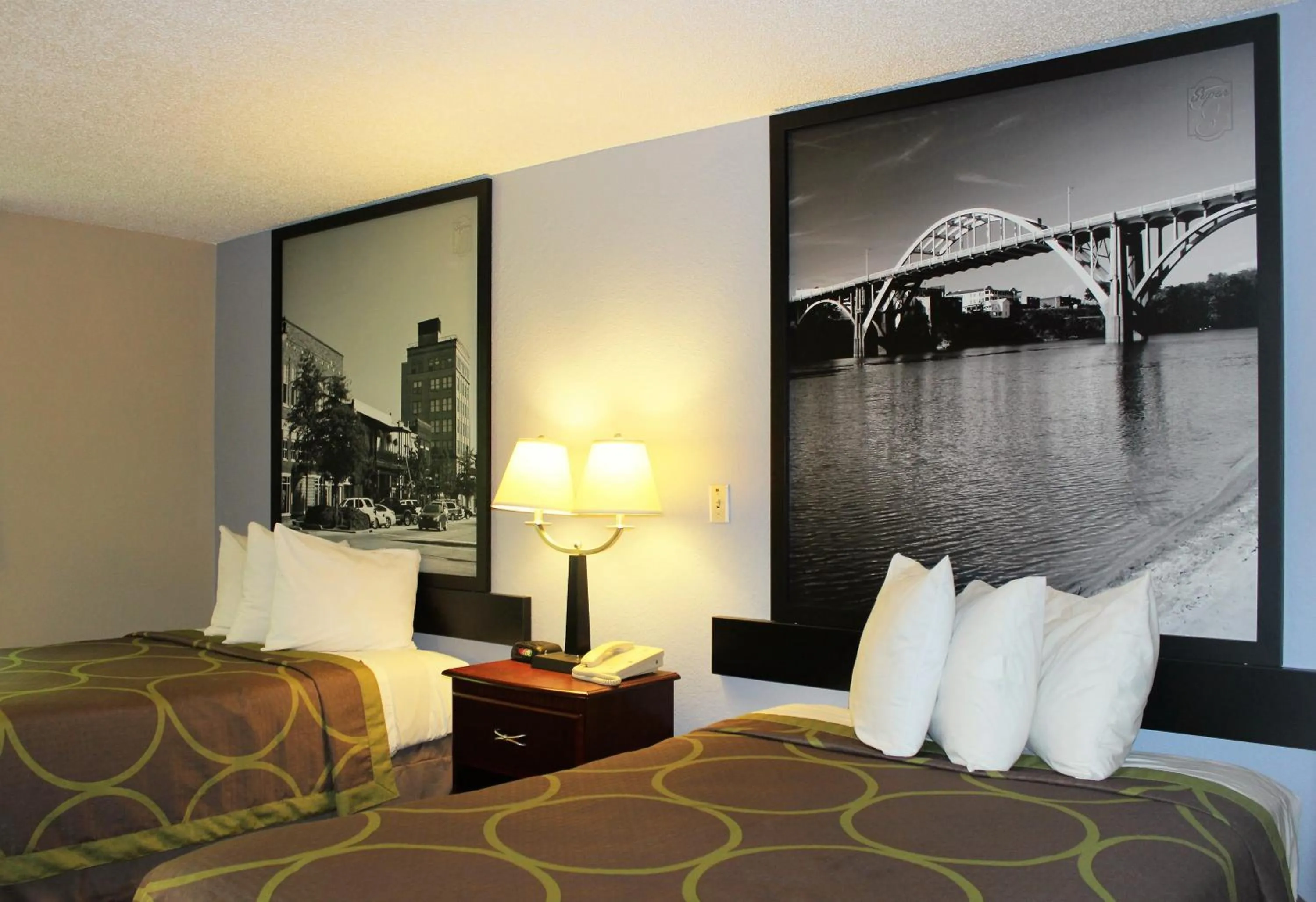 Bedroom, Bed in Super 8 by Wyndham Tuscaloosa