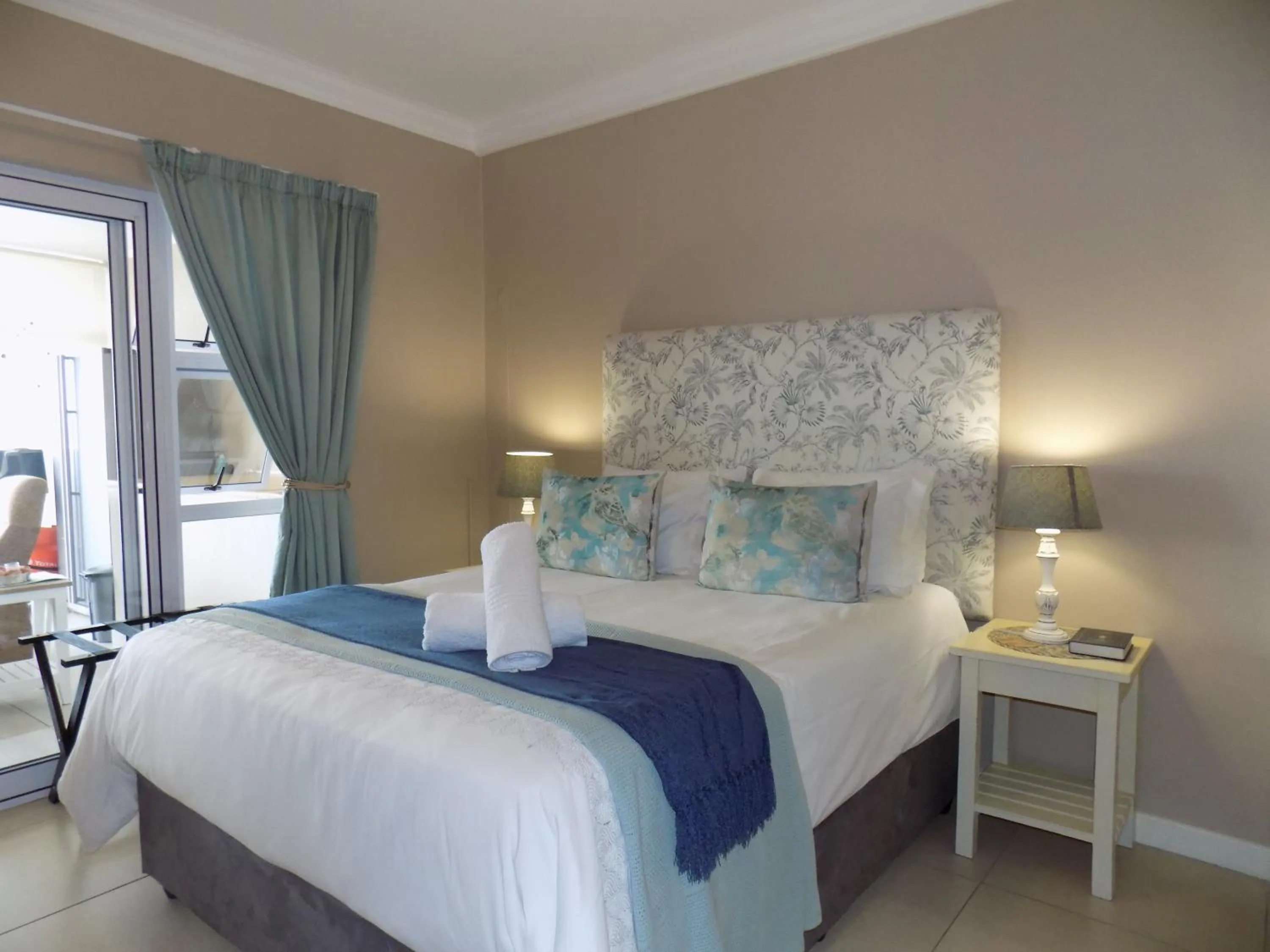 Bed in 2-bedroom Sea View Apartments