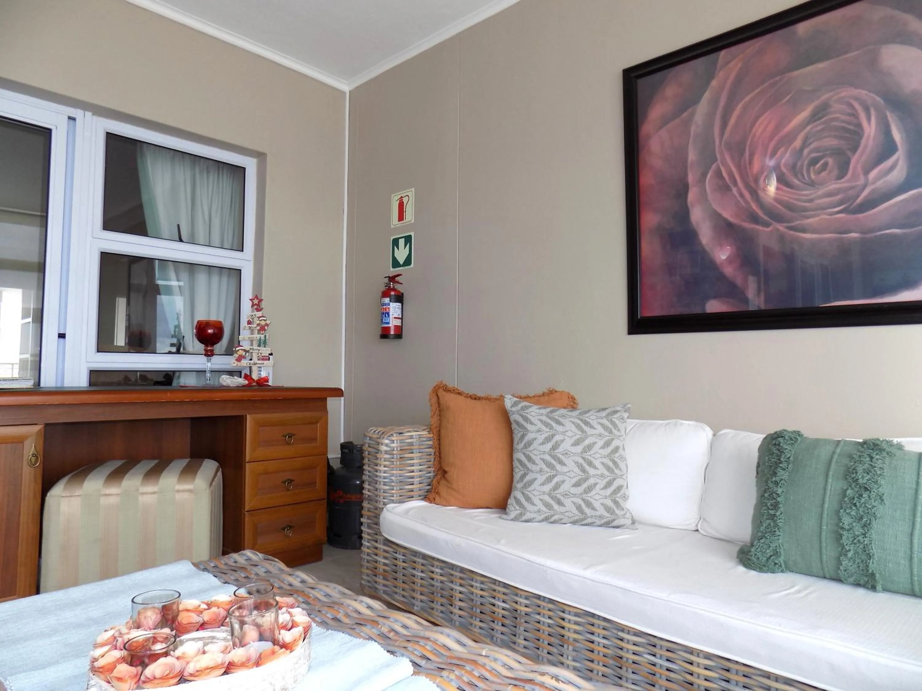Living room, Bed in 2-bedroom Sea View Apartments