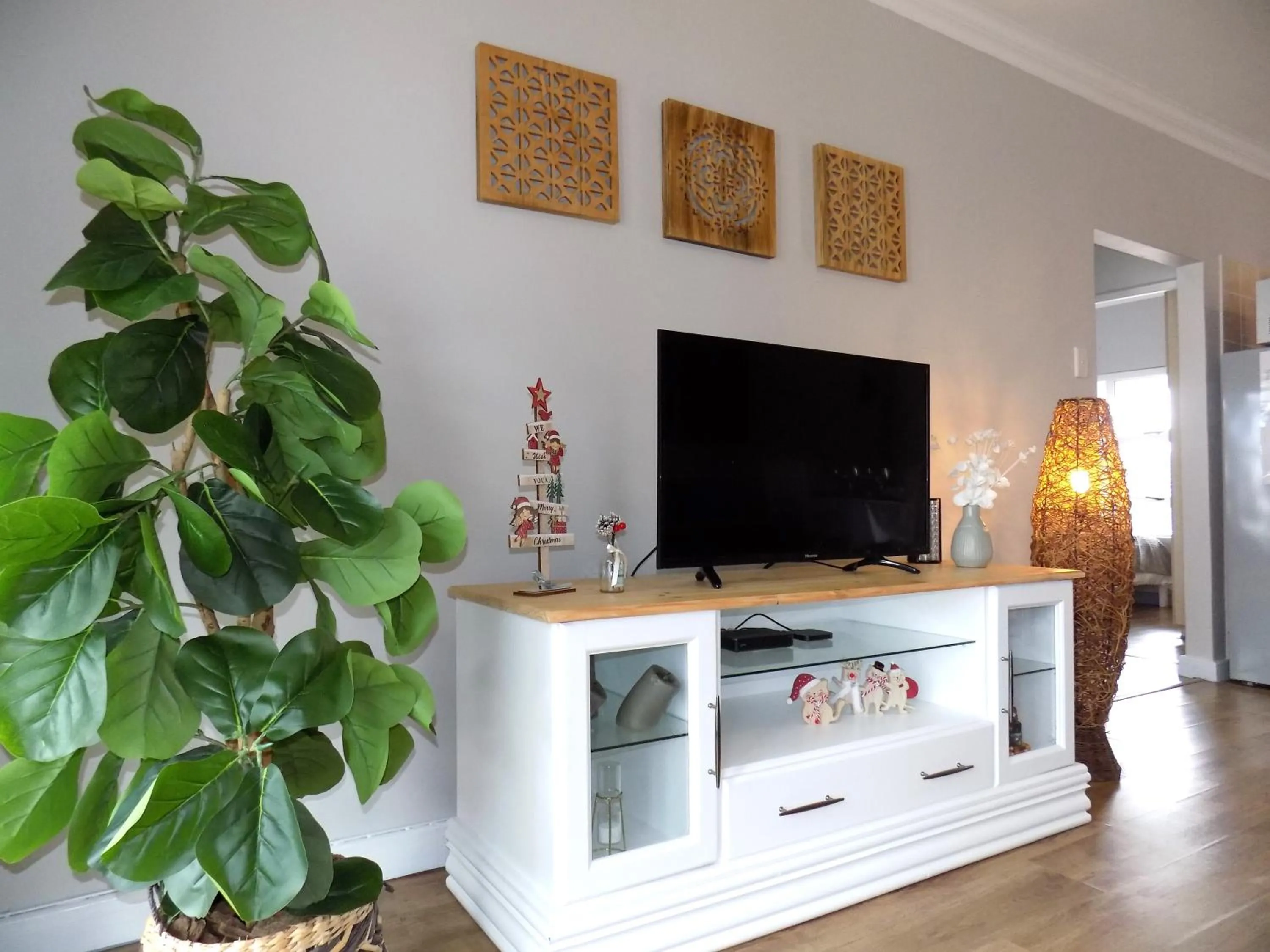 TV and multimedia in 2-bedroom Sea View Apartments