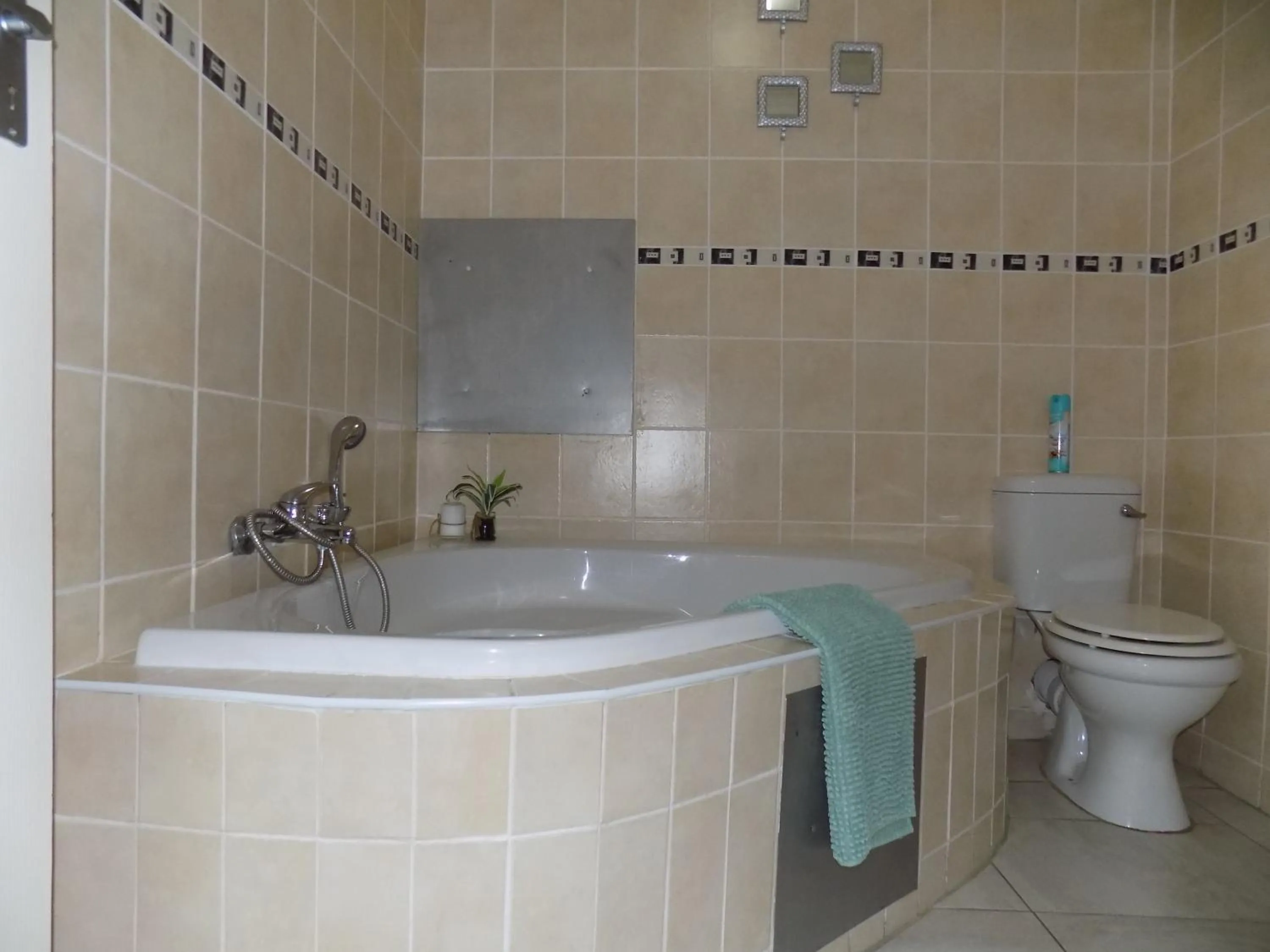 Bathroom in 2-bedroom Sea View Apartments