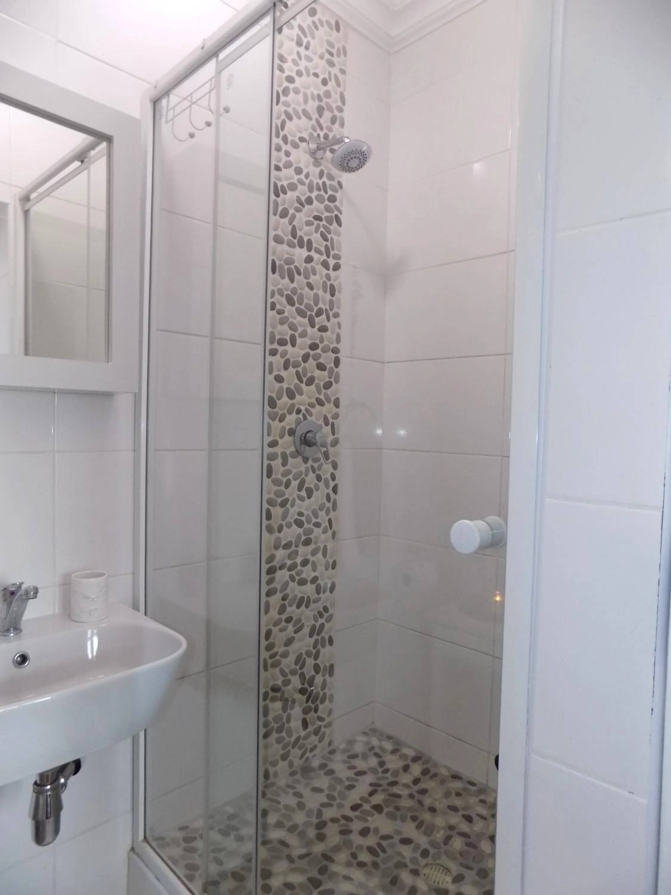 Shower in 2-bedroom Sea View Apartments