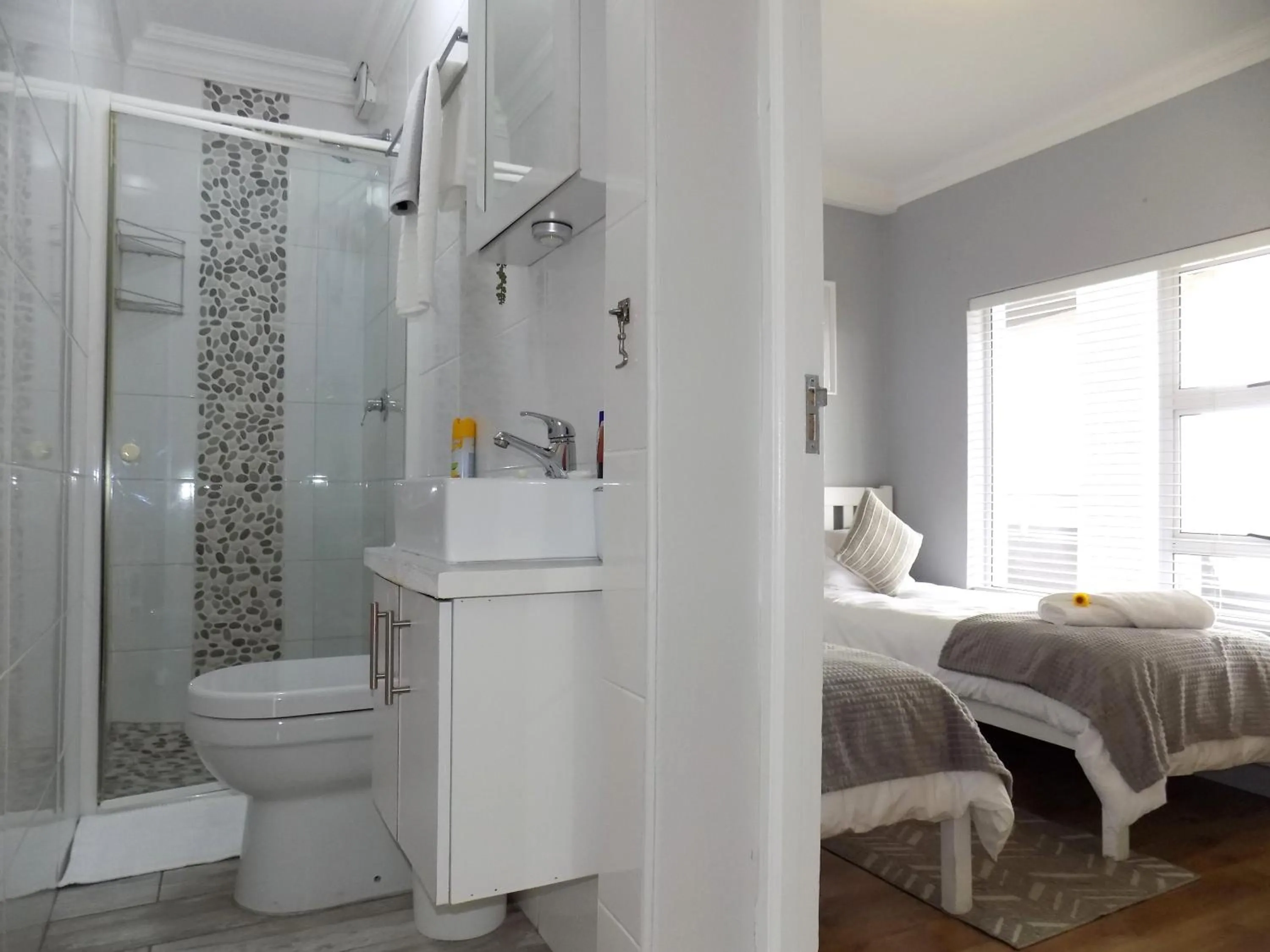 Shower, Bed in 2-bedroom Sea View Apartments