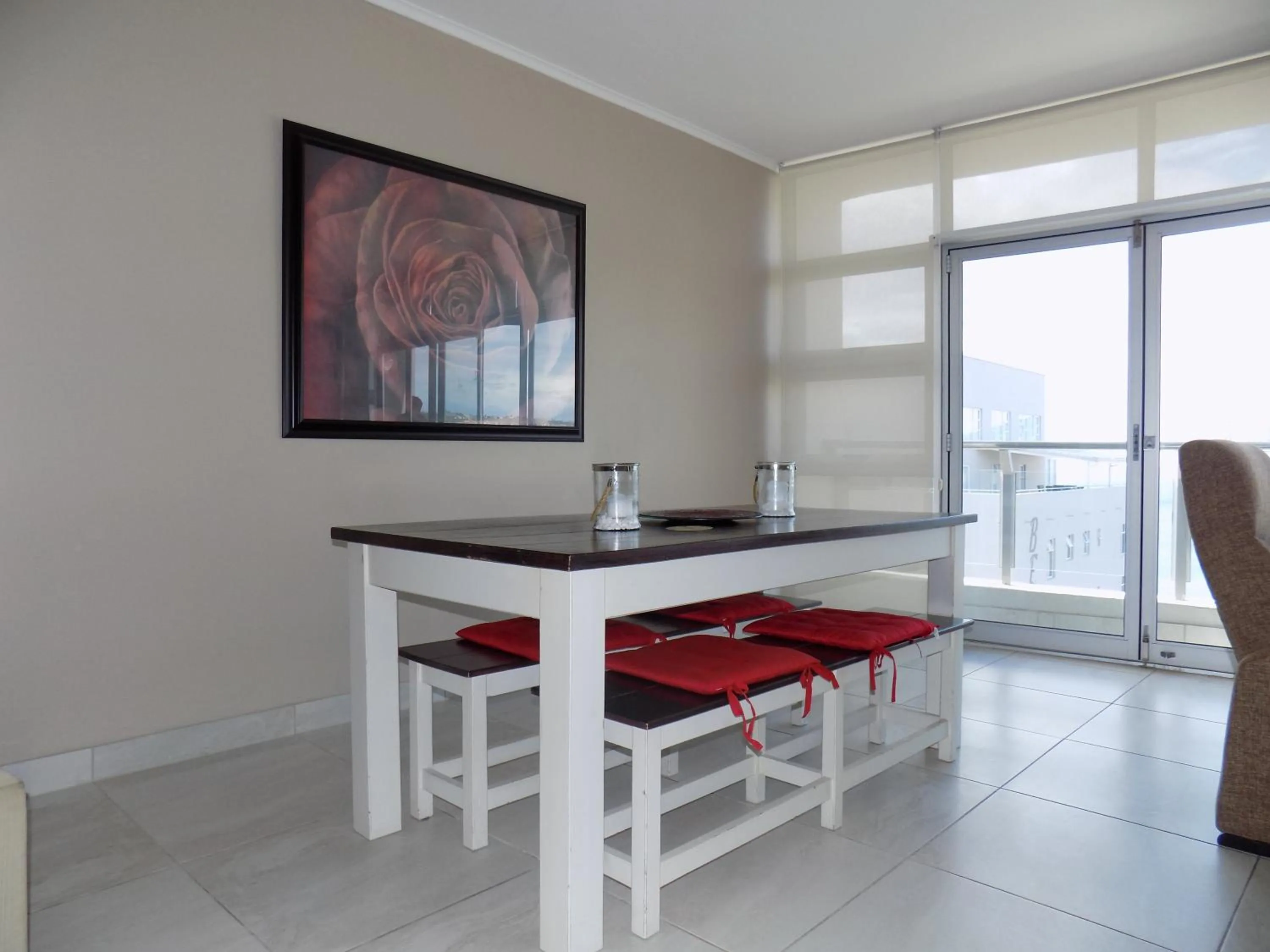 Dining area in 2-bedroom Sea View Apartments