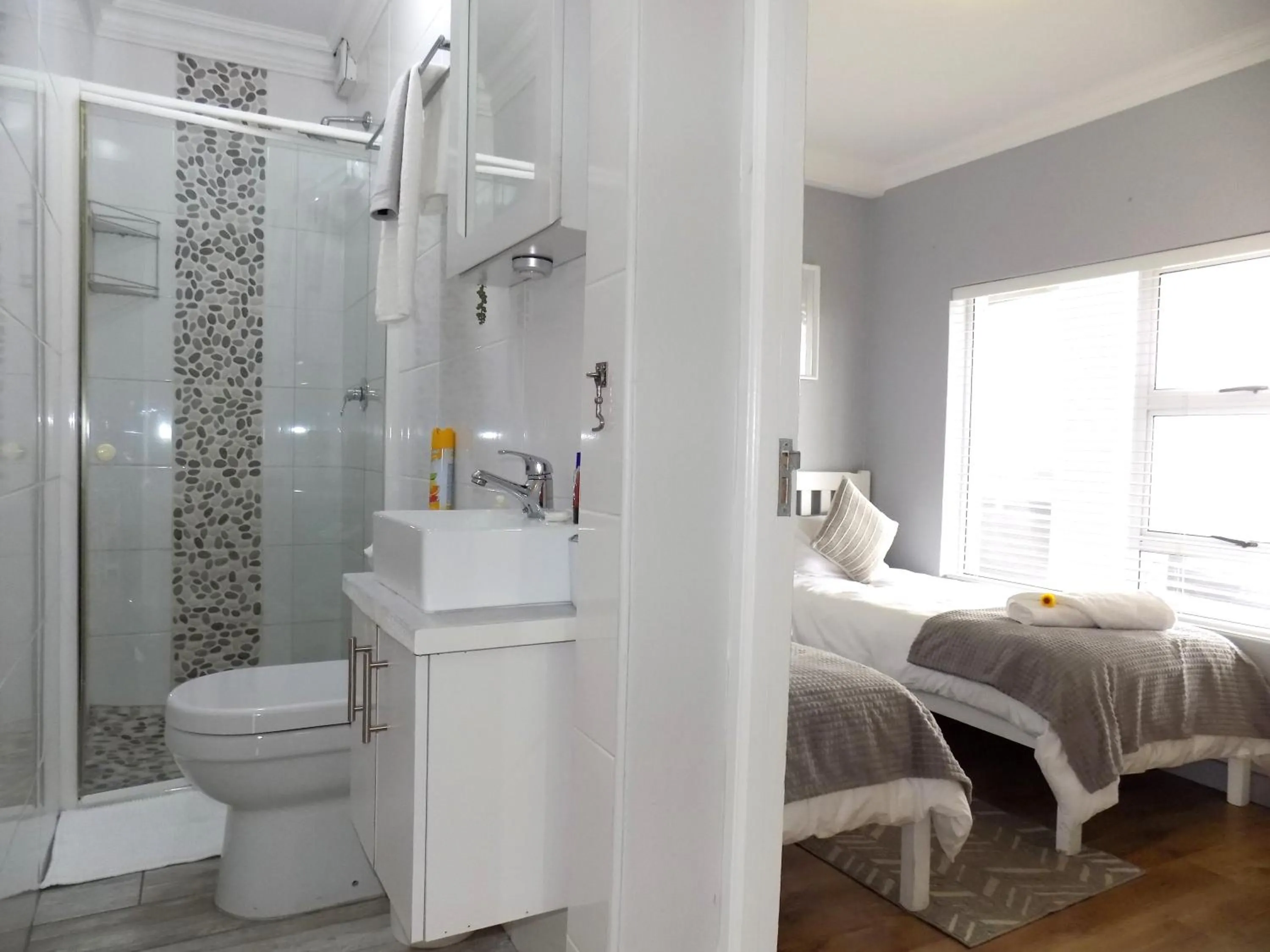 Shower, Bed in 2-bedroom Sea View Apartments