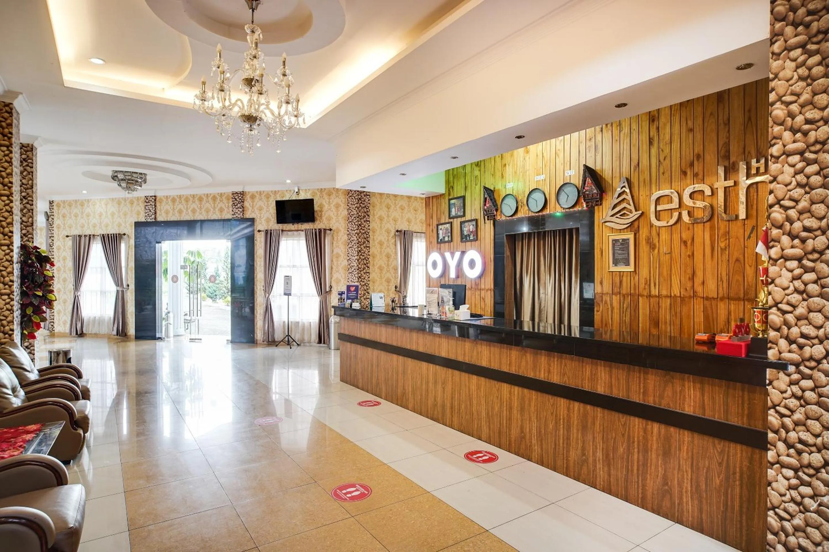 Lobby or reception in Capital O 540 Esther Hotel