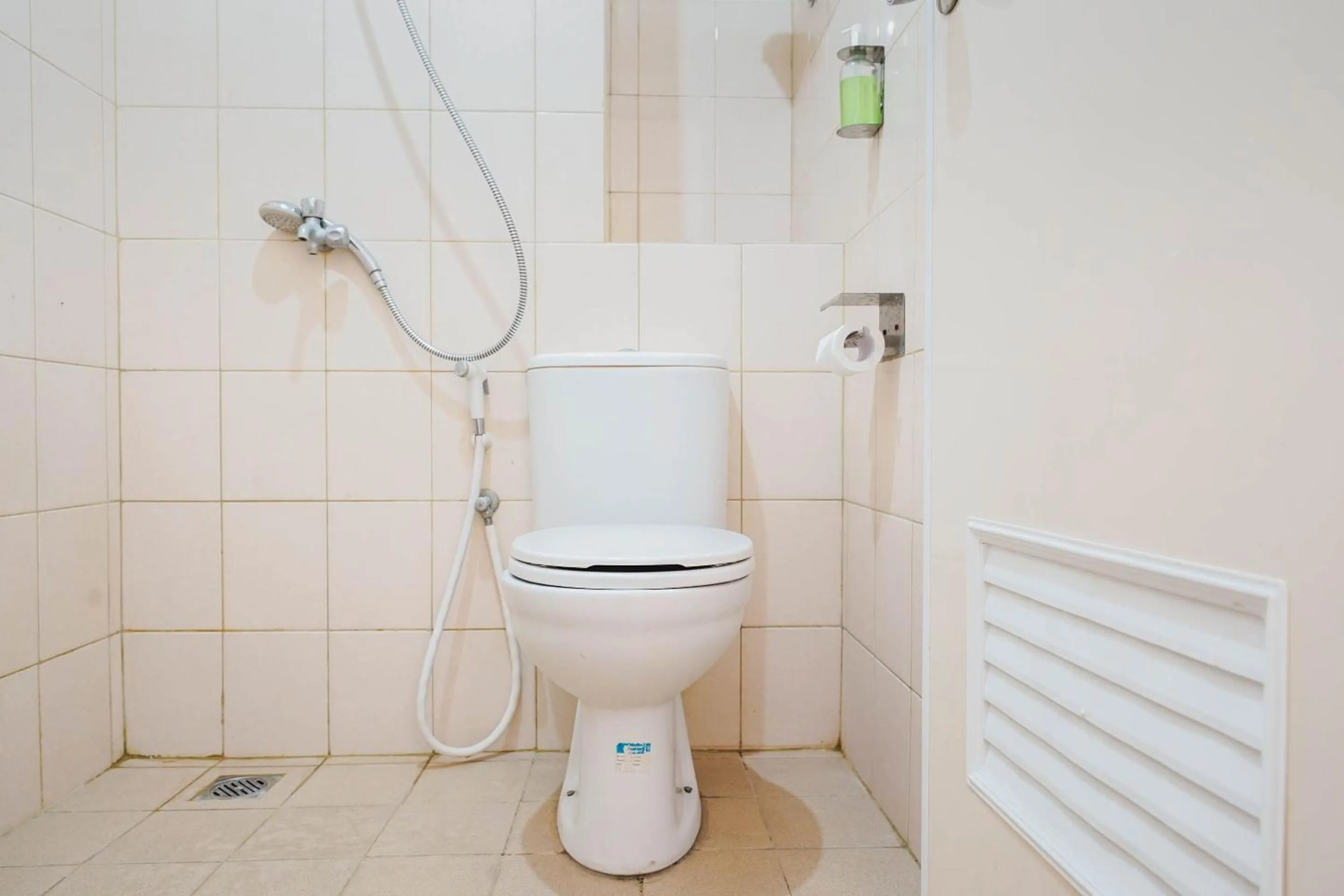 Bathroom in Super OYO Capital O 483 Tamansari Panoramic Bandung