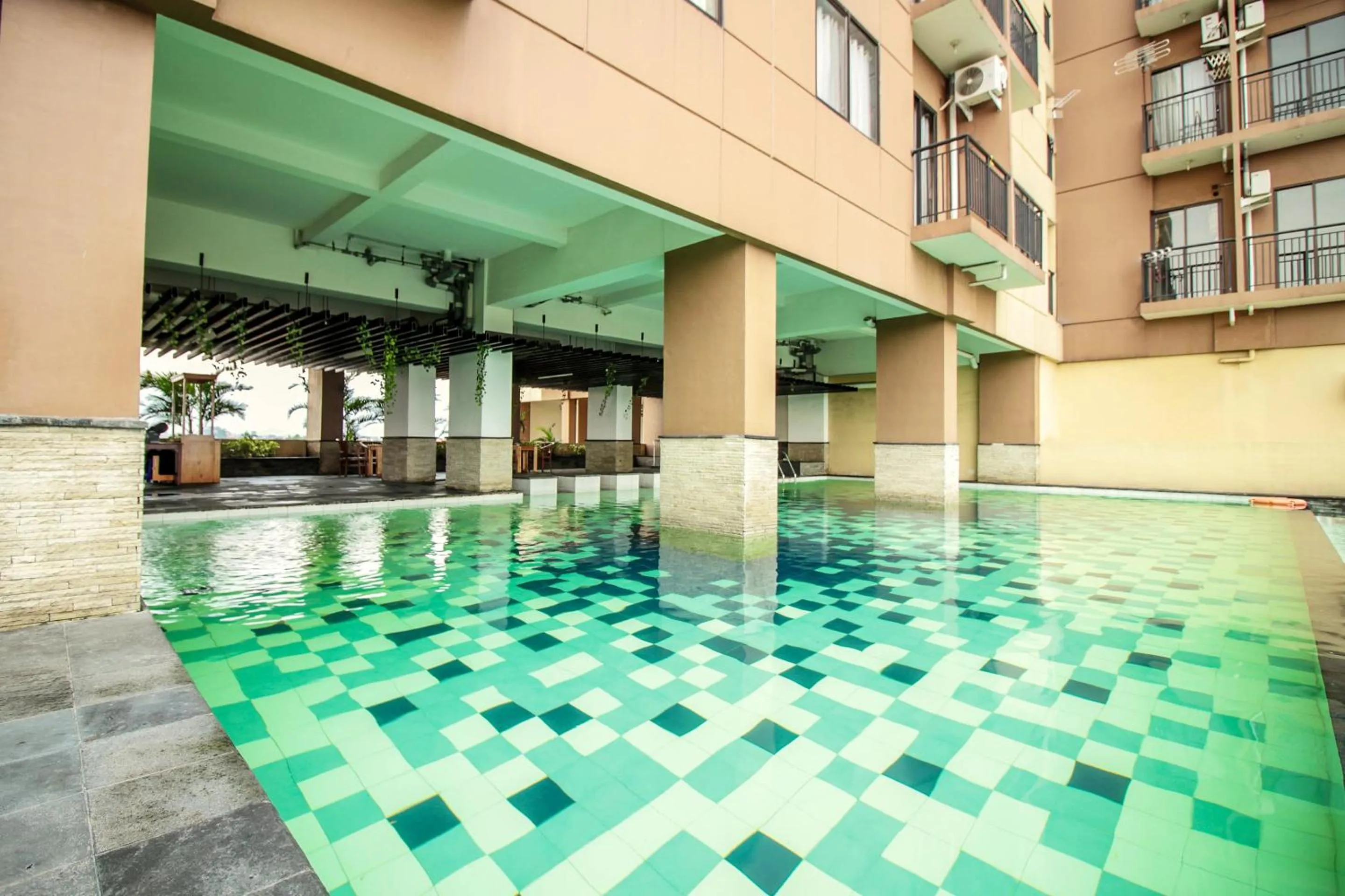 Swimming pool in Super OYO Capital O 483 Tamansari Panoramic Bandung