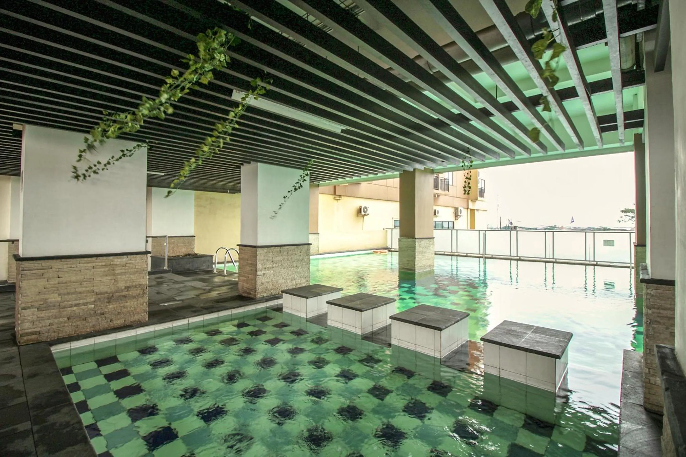 Swimming pool in Super OYO Capital O 483 Tamansari Panoramic Bandung