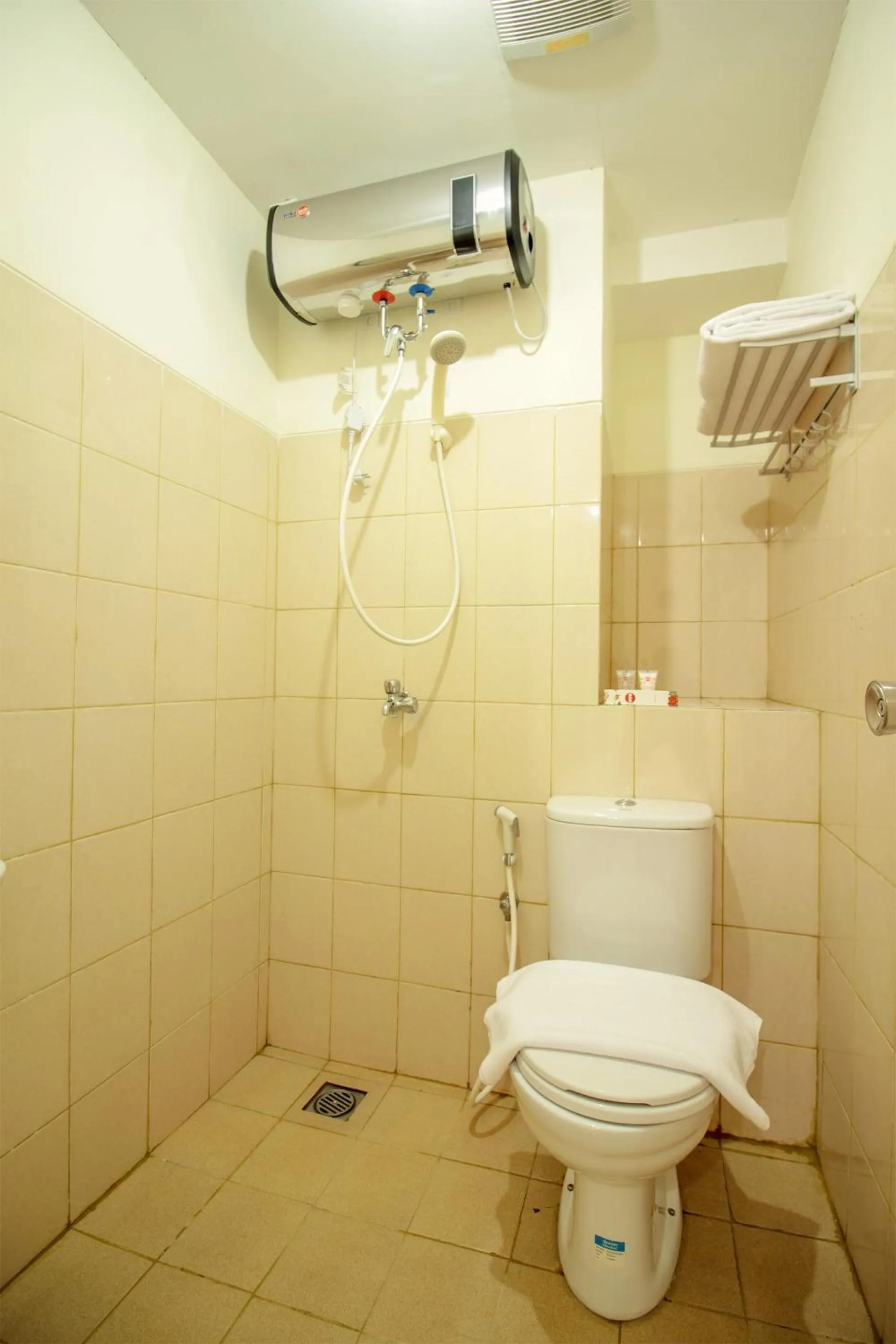 Bathroom in Super OYO Capital O 483 Tamansari Panoramic Bandung