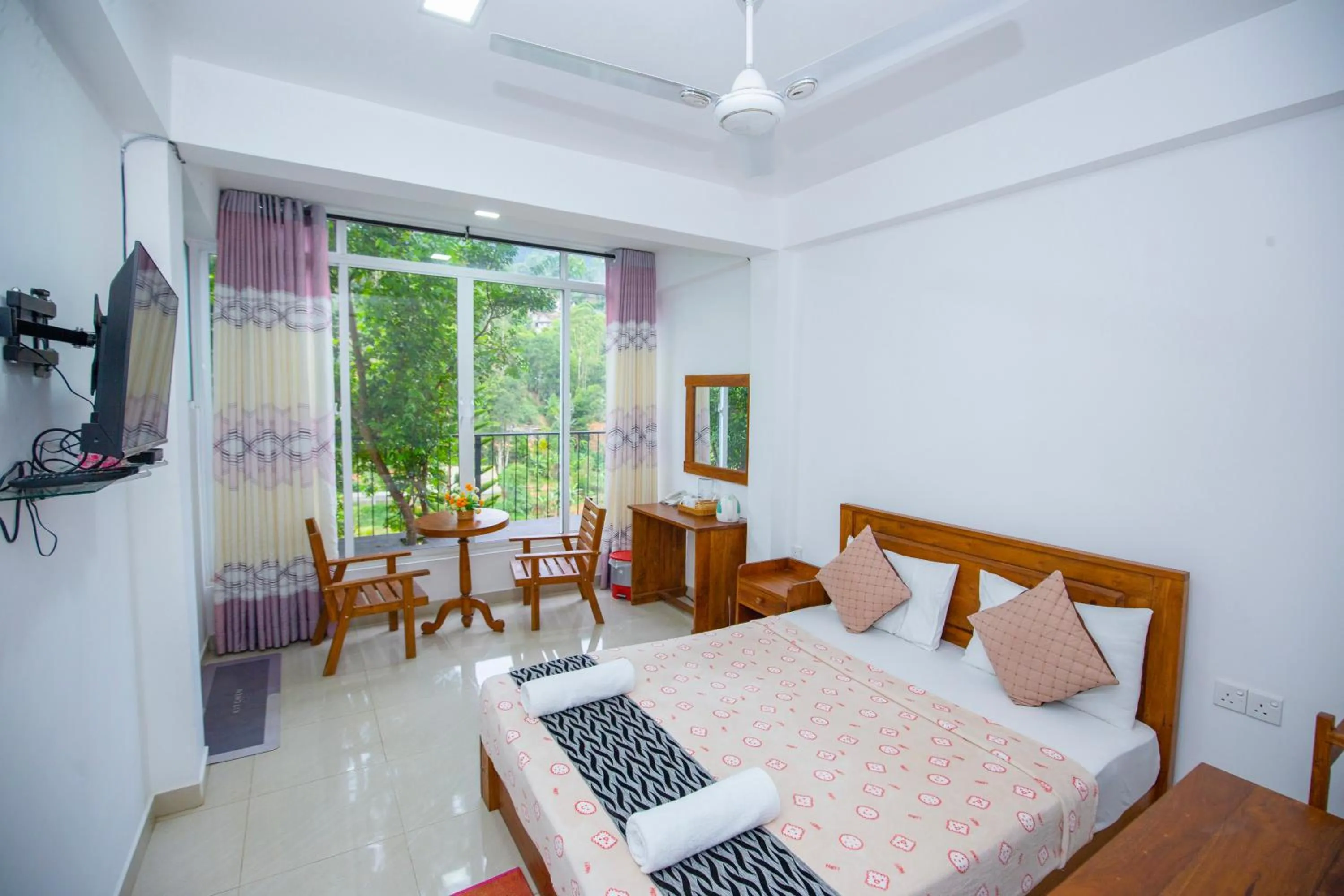 Bedroom, Bed in Top Mountain Resort