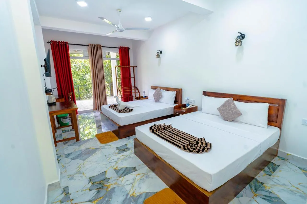 towels, Bed in Top Mountain Resort