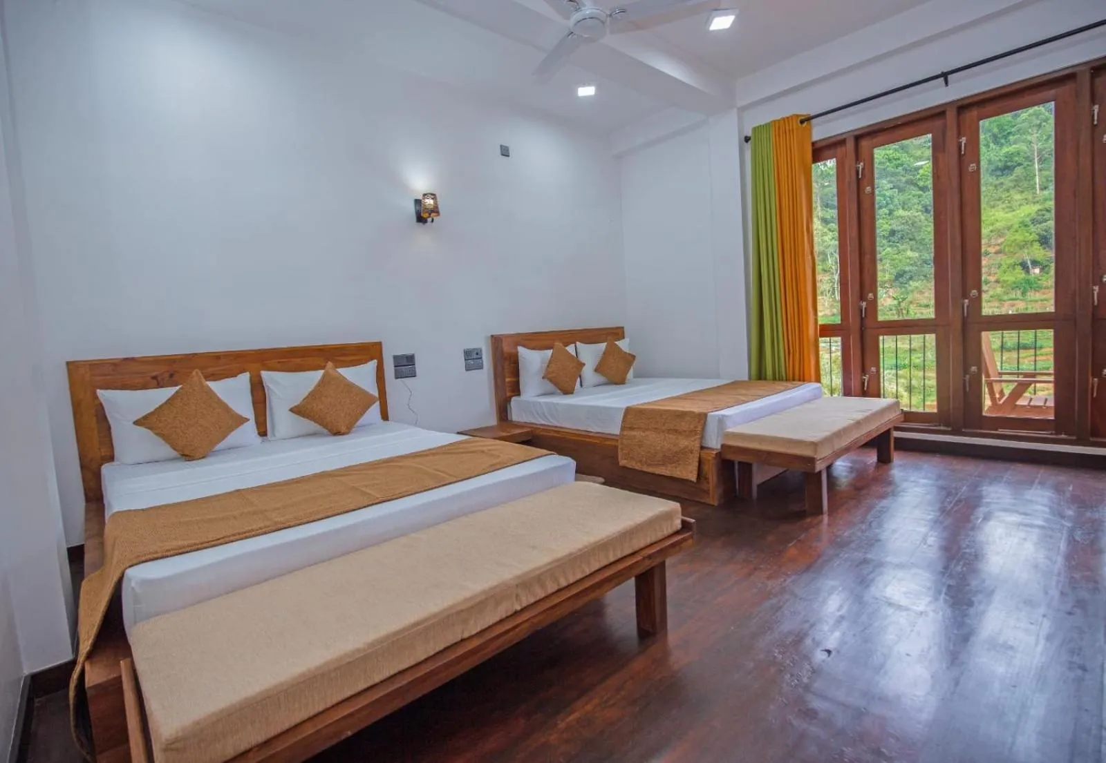 Photo of the whole room, Bed in Top Mountain Resort